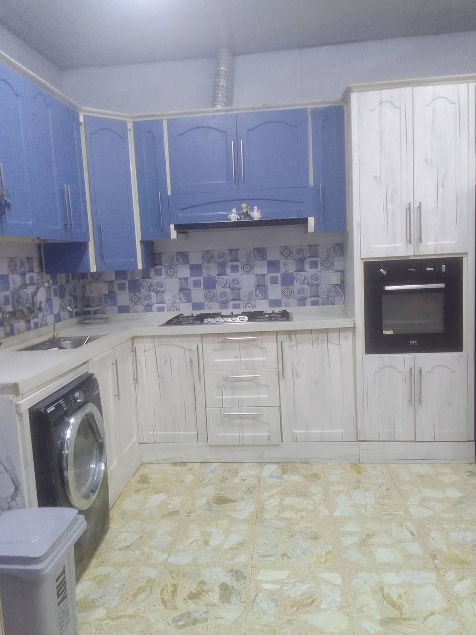 السلام عليكم كاونترات للبيع اج دي اف نظيفات جدا الاتصال على الواتساب ***********
