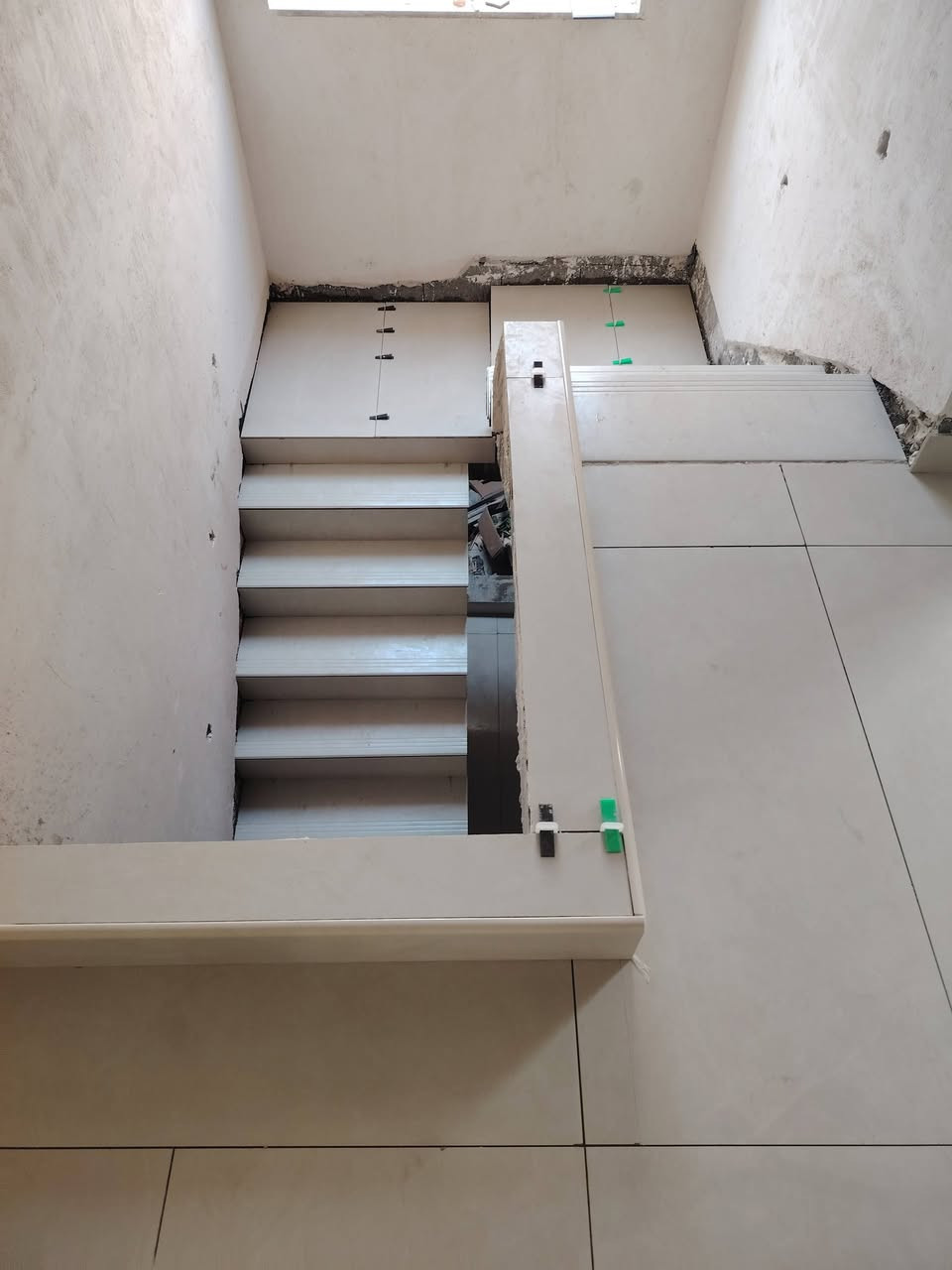 اسطه سيراميك وبورسلين متفرغ وشغل استلام مهندس وانتاج زين واسعار مناسبه والتزام بل عمل خابر وتدلل نتراهم وحسب الطلب ***********
