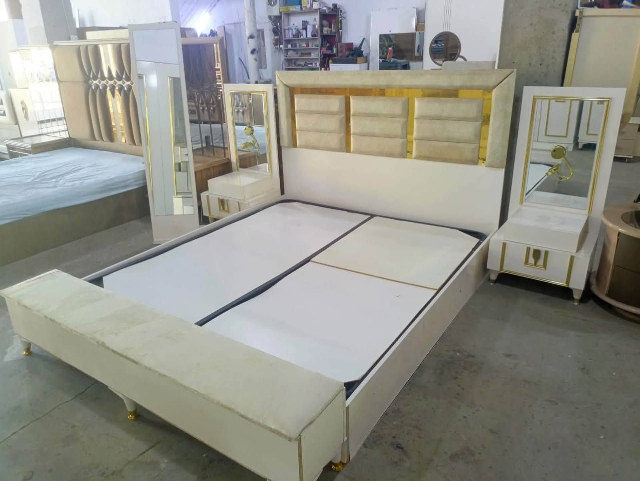 غرفه للبيع فول نظافه سعرها 625عنوان سوگ الحريه كركوك ***********

