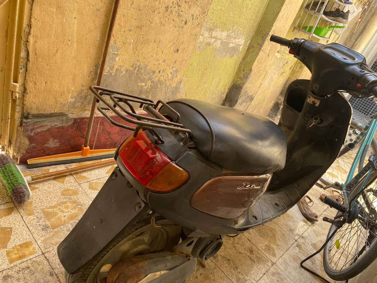 سلام عليكم منغولي فحل دراجه نضيفه سعره 200وبيه مجال برغي ماعوزه شغاله من طول لطول (***********)
