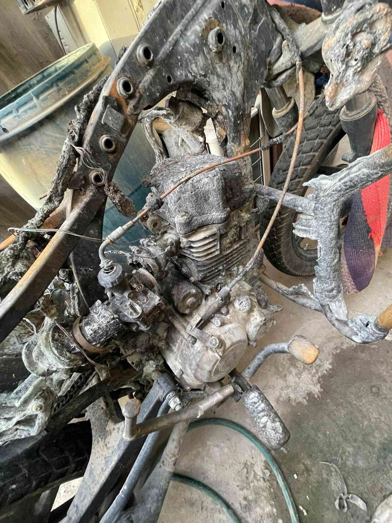 شاصي بوكسر 2021
دراجة محروگة

* رقم بغداد
* المكينة موجودة
* الشاصي موجود
* الدراجة محروقة وتحتاج تصليح، البيع على وضعها الحالي

📍 بغداد-
📱 ***********
واتساب فقط
السعر 850
