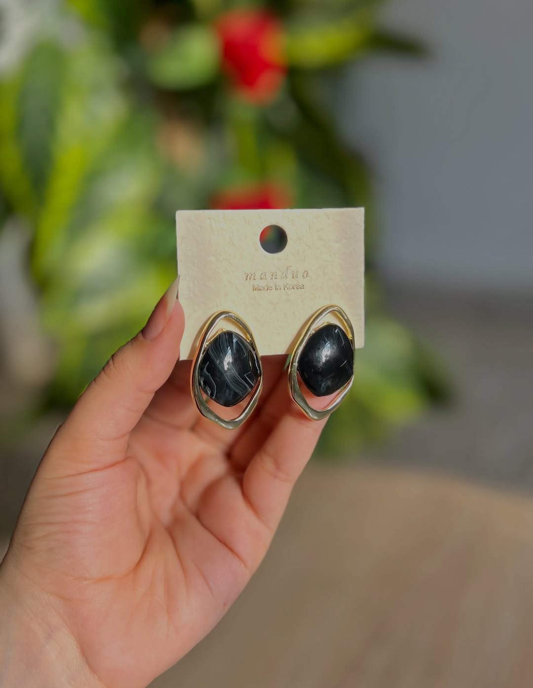 الالوان تاخذ العقل🥺🎀

نص مكتوب في الصور:
- مو تراجي حلويات هاي 🥺🎀
- اقلبي للموديلات 🦋✨