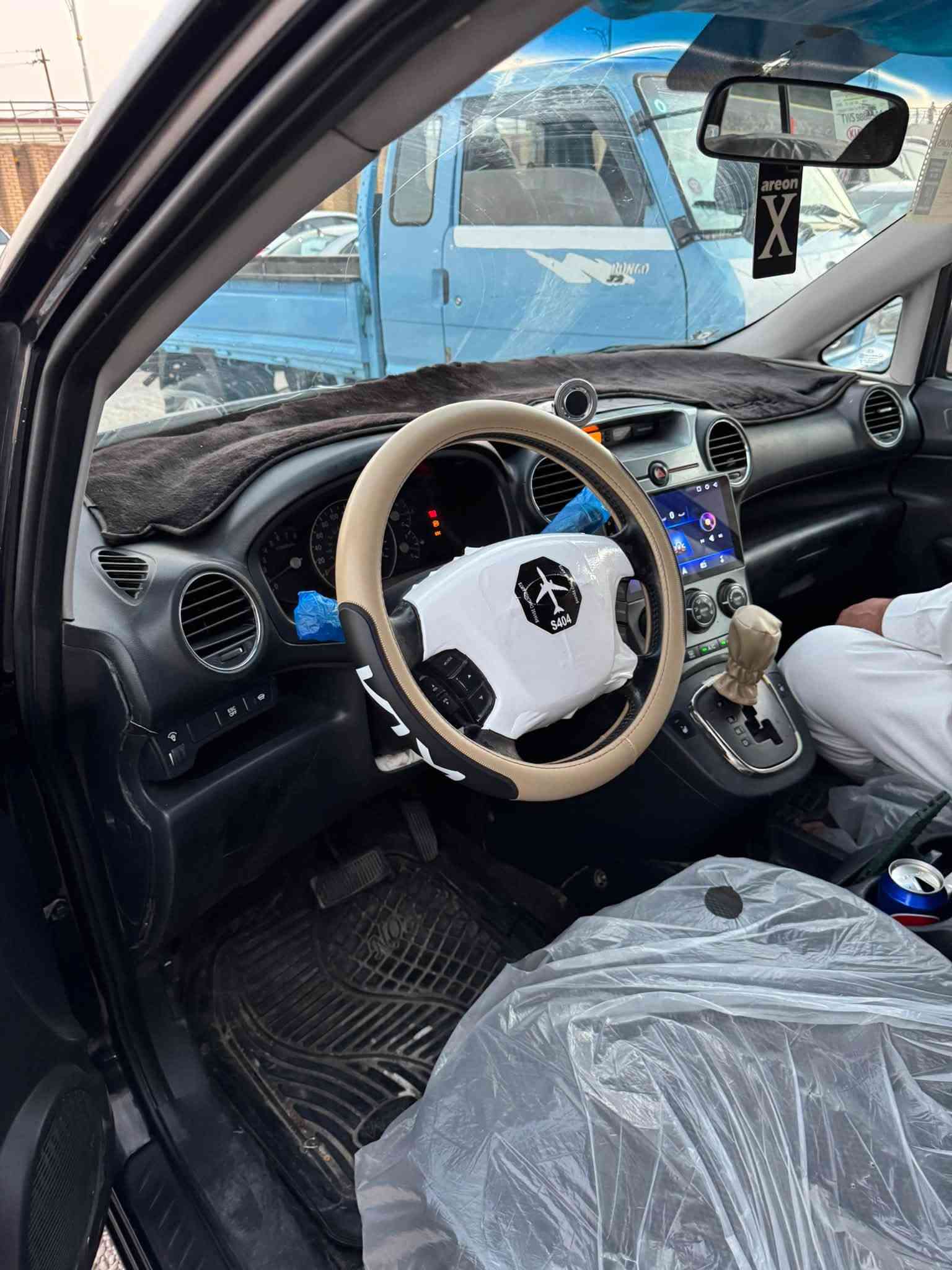 السلام عليكم للبيع كيا رندو ٢٠١١ محرك ٢٤٠٠دوش كير اوتو 

خمسه راكب تبريد ثلج صبغ حزام حادثها امامي السياره رقم أربيل الجديد شرط التحويل  سعر ٧٠ وبيها مجال حك جيتك   
  مكانه فلوجه ***********
