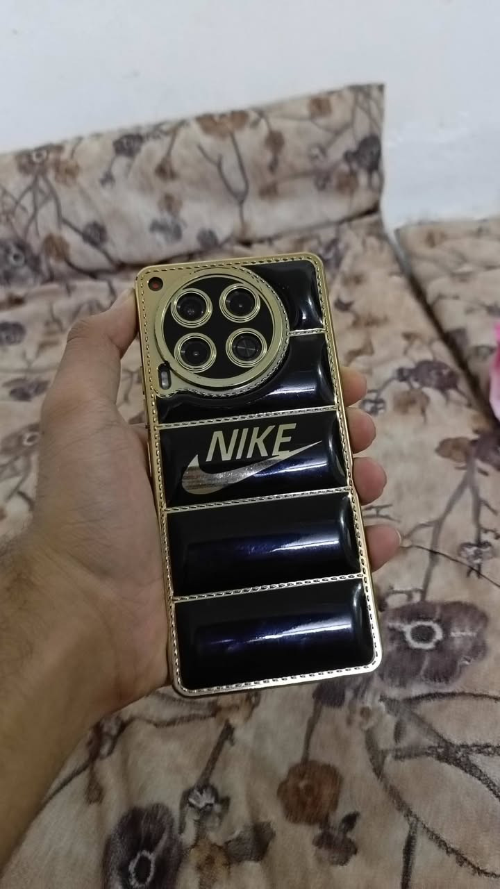 تكنو كامون 30 5G

ذاكرة 512GB عملاقه

رام 24 | 12+12

شاشه اموليد 120فريم

جهاز شرط من ناحيه كلشي

دبل سيم 

جهاز مامفتوح شرط فقط ظهر مكسر ويتبدل 5 الف دينار وبي نقطه بسيطه بالزاويه سوده ماتاثر شرط عالاستخدام والجهاز مامفتوح واذا تريد خلي كفر مايبين الفطر اصلاً

السعر 185الف وبي مجال للشراي
مكاني موصل جانب الايسر 

*********** وبي واتساب
