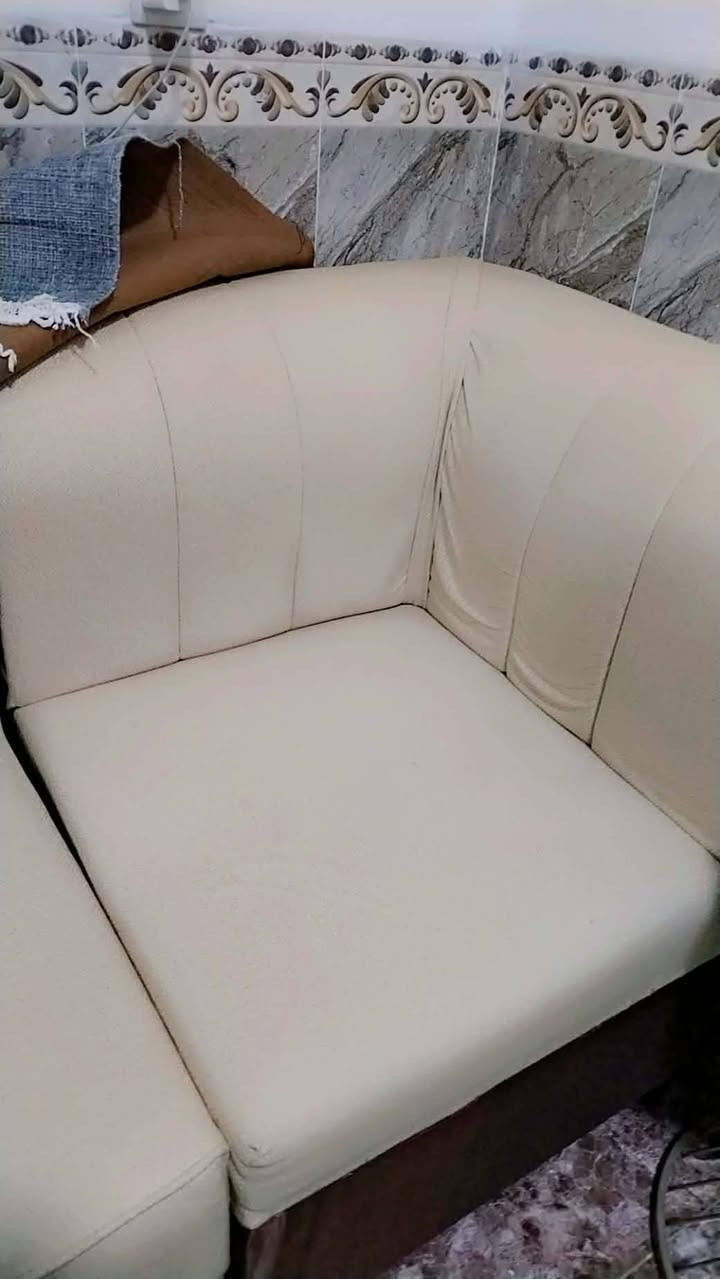 ديوان للبيع 12 متر 22 نفر...  شغل توصاه مو سوكي حطاطه خشب بلوك سفنج ضغط قماش درجه اولى سويته قبل شهرين مليون وربع للبيع مليون وبي مجال...  العنوان كاطون الرحمه قرب جامع الاقصى ***********
