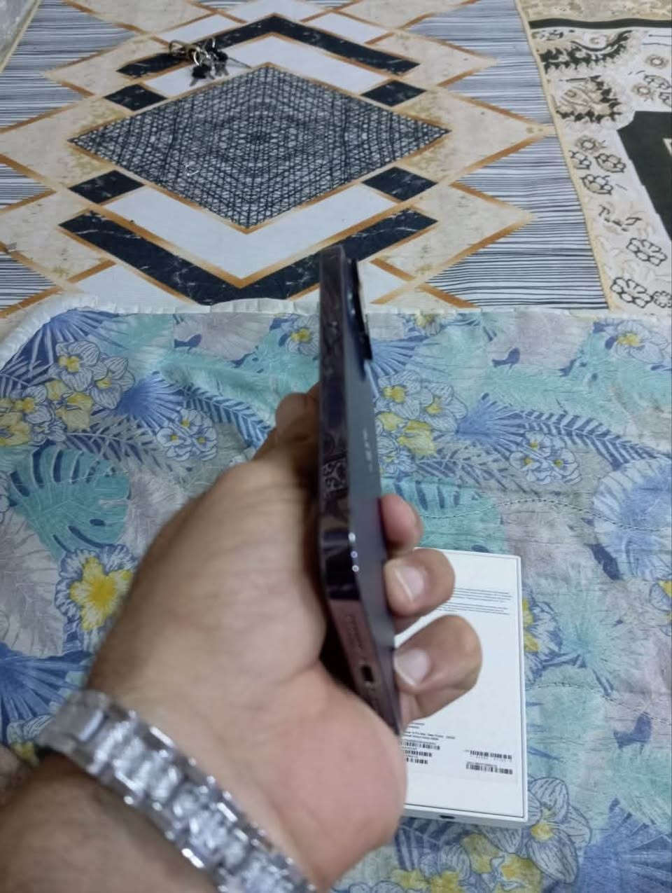 سلام عليكم لبيع ايفون 14برو ماكس جهاز كفاله عامه / نسبه بطاريه 94 بلاديه +) ذاكره جهاز ٢٥٦) نموذج الجهاز M ) ياباني شرق أوسط ) جهاز كفاله عامه بس هاي بل ضهر جهاز زلغ ممبين ( سعر جهاز ٨٣٠ قفل/ جهاز ويا كارتون جهاز اصلي / عنوان البصره معقل ساعه شراي يتصل ***********

نص مكتوب في الصور:
- 12:17 60 حالة البطارية والشحن كما هو الحال مع البطاريات القابلة لإعادة الشحن، بطارية الهاتف قابلة للاستهلاك وتصبح أقل فاعلية مع الوقت. معرفة المزيد... الحد الأقصى للقدرة 94% هذا قياس لقدرة البطارية مقارنة بقدرتها عندما كانت جديدة. قد تتسبب القدرة المنخفضة بتقليل ساعات الاستخدام بين عملية الشحن والأخرى. أقصى قدرة للأداء ستساعد الأنظمة المضمنة في النظام والمكونات في تخفيف آثار الأداء التي قد تلاحظها أثناء التقدم الكيميائي في عمر بطارية iPhone. شحن البطارية المحسن للحد من استنزاف عمر البطارية، يتعلم الـ iPhone من عادات الشحن اليومية، بحيث ينتظر ولا يتجاوز 80% حتى يحين موعد حاجتك إلى استخدامه.