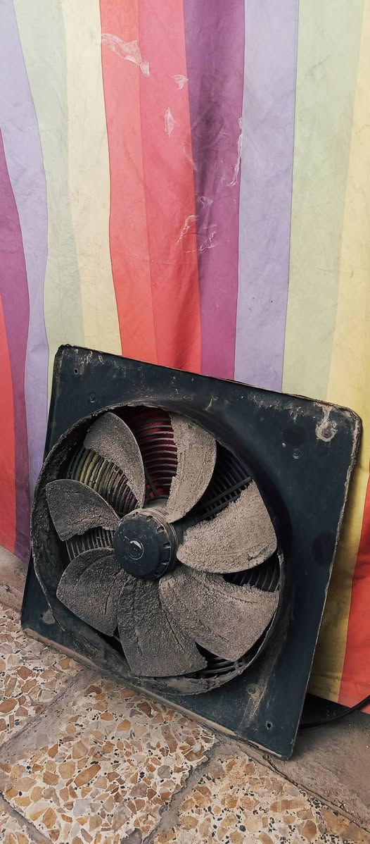 ساحبة صناعية • بحالة جيدة • تحتاج تنظيف