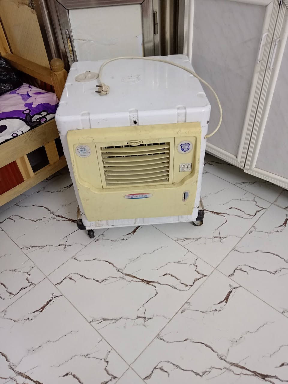 مبرده حجم صغير السعر 40,000 حامله مواعين السعر 25,000 درين للبيع السعر 25,000 شنطه اغراض اغراض فلايس ادوات السعر 15,000 وبي مجال***********
