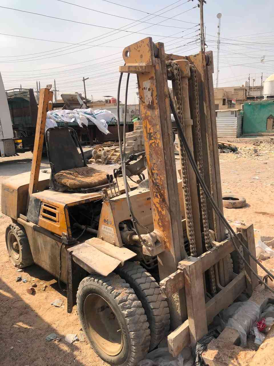 للبيع رافعه كوماتسو ثمانينات واكفه رفع كلش زين بس بوش لكير ماله ماتحرك مكاني البصره ***********
