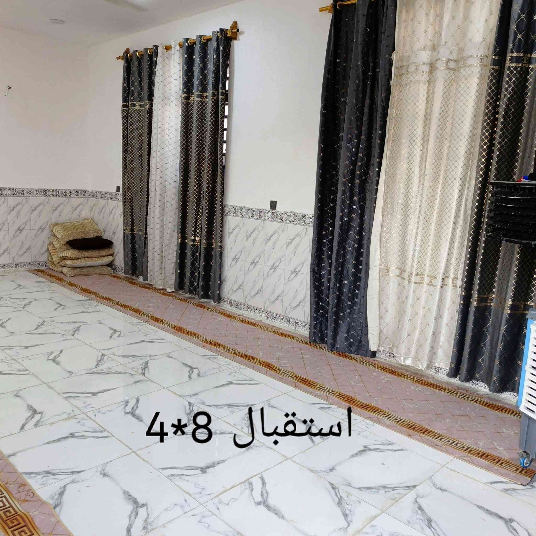 السلام عليكم بيت ركن طابوك للبيع مساحه 275م الشارع الكدامه عشره والبصفه ٧ بيت كامل تطبيك جدار وارضيه وبياض بيه صاله فوك ع كد الصاله الجوه التفاصيل بلصور وبيه محل 6*4 وره مطعم الديوان يبعد عن الشارع العام ٢٠٠ متر

***********‬‏
