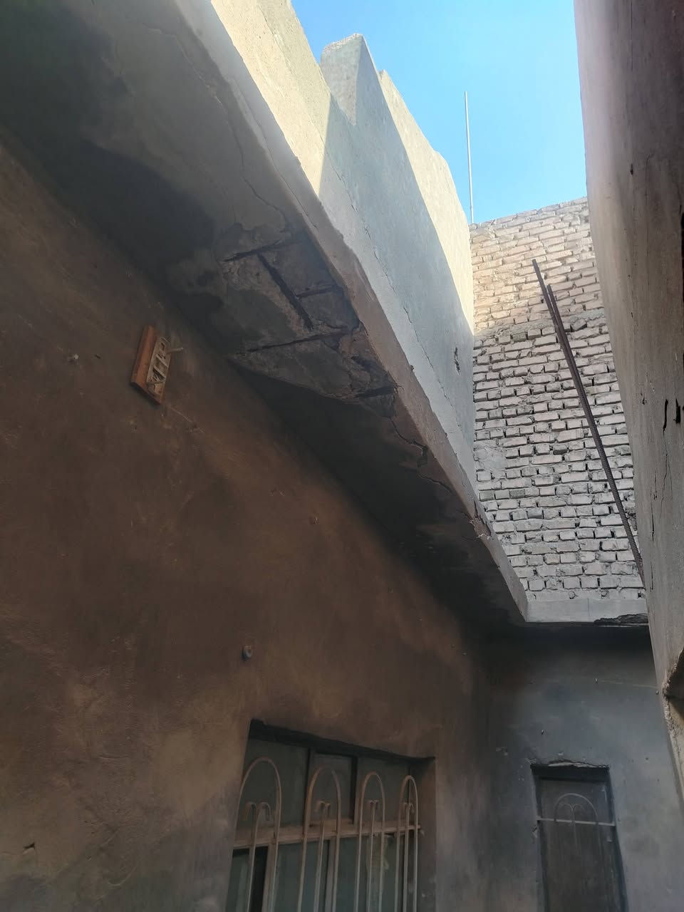 *********** 
بيت ١٠٠ متر للبيع  يعتبر تفليش يعني قطعة ارض واجهة ٥ نزال ٢٠ في بعقوبة حي المعلمين فرع مطعم اللوان المربع الثاني السعر مناسب اتصل للاستفسار
