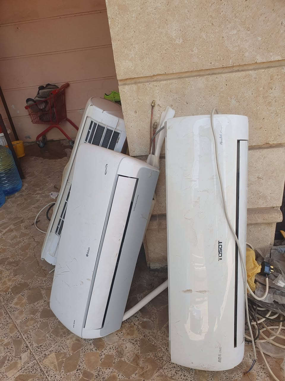 السلام عليكم غراض بيت للبيع سبالت بلسان وتوسوت حجم ١ طن مستخدمه موسم فقط سعر السبلت ٢٥٠ الف وثلاجه بيكو ١٨ قدم نظيفه جدآ كبيره سعرها ١٥٠ الف واتساب موجود ***********
