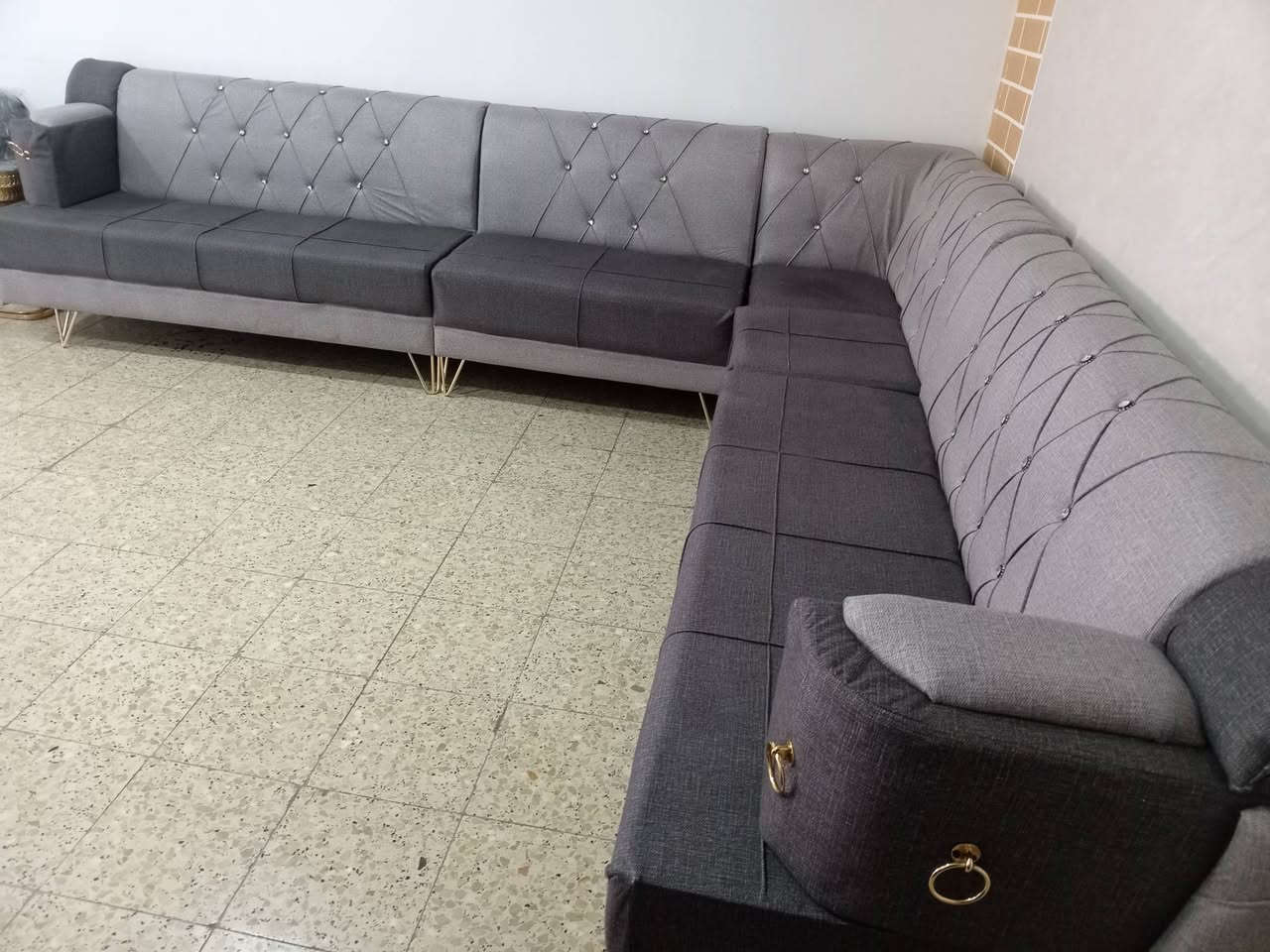 ديوان ١٠ مقعد جديد شغل ثكيل ارضيه بلوك اسود للبيع شراي يتصل على رقم ***********
