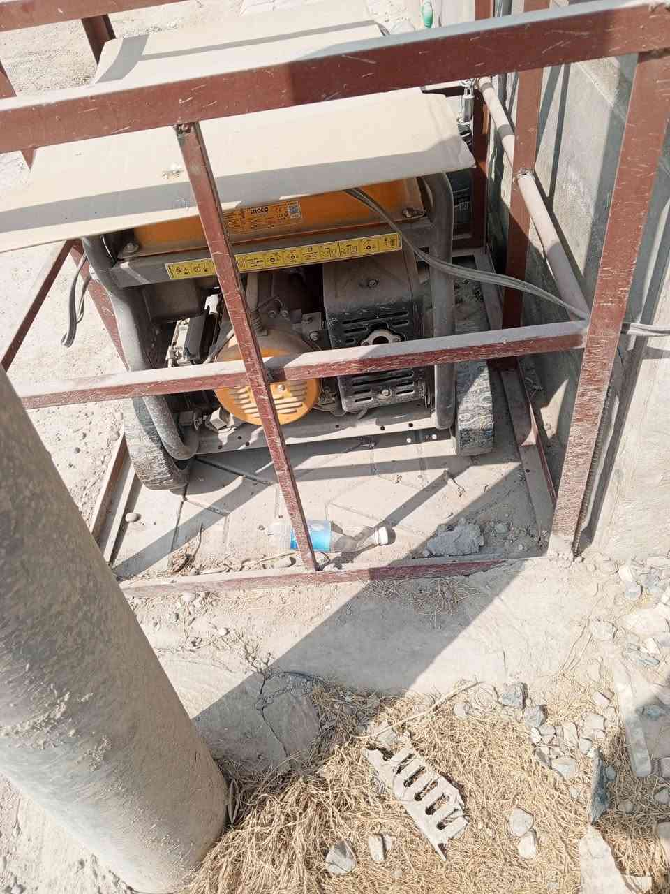 مولد اخو الجديد مشتغله قليل 7.5 كيفي بانزين انجيكو الاصلي ملف نحاس ومشتريها ب 1250 مشتريها اريدها ب 450 قفل بدون عمله اشغل عليها سبالت 2 عادي واحد انفيرتر وكلش جديده لان مخليها احتياط والانجيكو يختلف عن الصيني الي بالسوك الي يريدها بالعافية *********** مكانها بغداد الدورة . وتكدر تدخل على موقع الشركه شوف شكد سعر الانجيحو يبيعوها لان يجي محرك ضخم وراس توليد ضخم وصالنصه كاتم . وبيه 3 مخارج 2 يتحملن 15 امبير ومخرج 32 امبير
