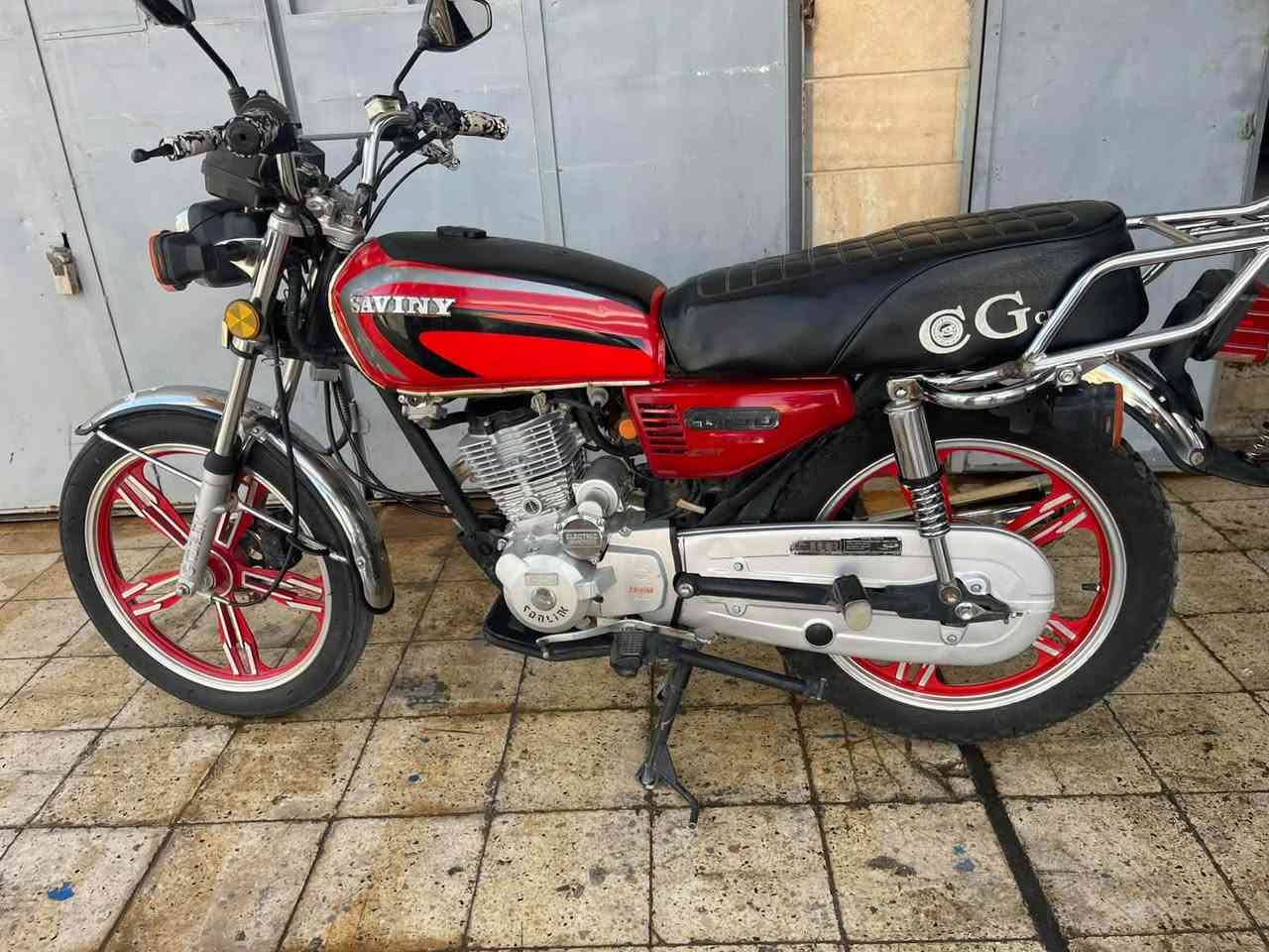 سلام عليكم موطور سيفان موديل22ما ملعوب بيه كله بلادي محرك مبدل ولفات بس الاصلي ابو الختم دراجه جديده معنه الكلمه تايرات جدد مبدللها  عداد سرعه رون كله شغال اشاير  لايت عالي ناصي شغال نشاط ومعدل خير من الله مكاني العلم ***********سعره 500بيه مجال قليل
