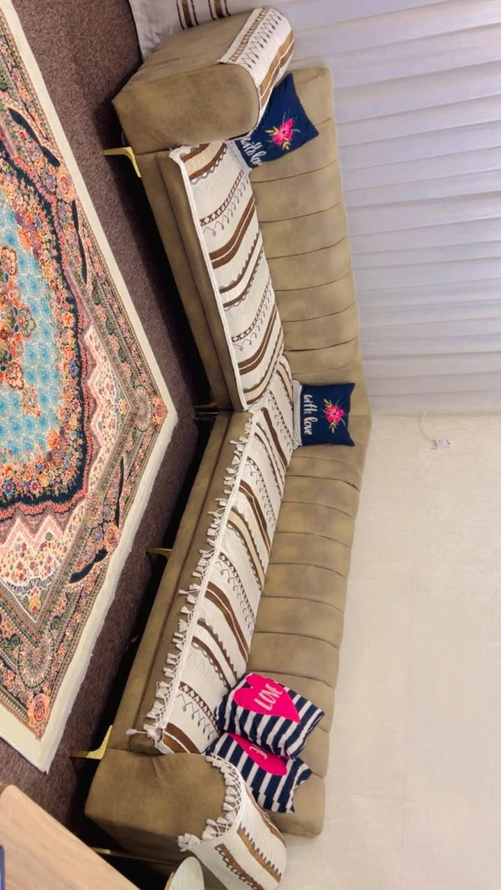 تخم سبع مقاعد للبيع نضيف جدا السعر 250وبي مجال مكاني الشعب خلف سوق شلال ***********
