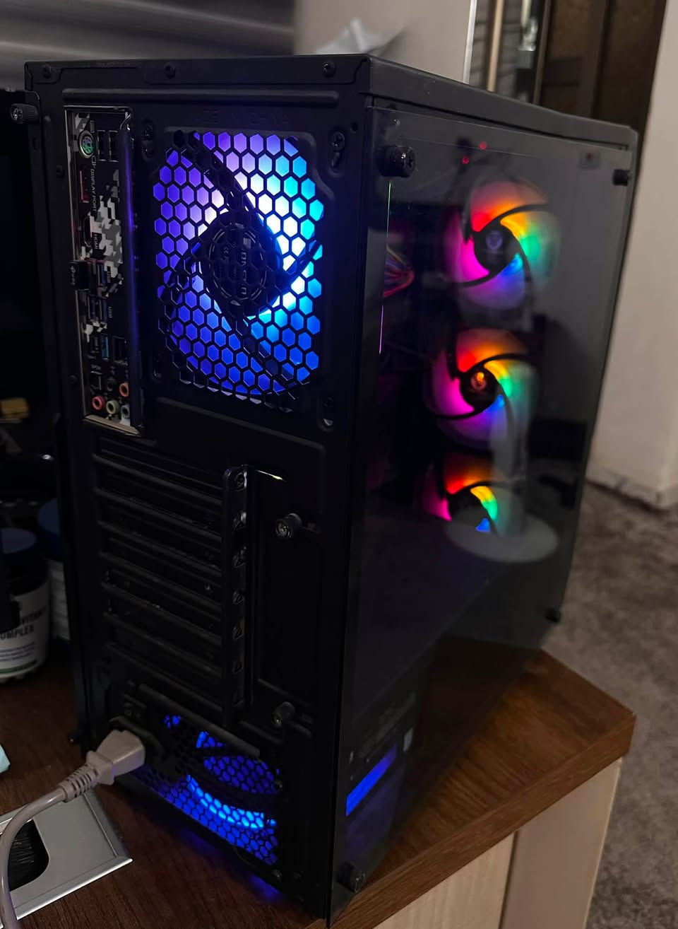 كيس كامل للبيع
b450
8G ram 
3400G
512 GB m.2
للبيع السعر 300 الف 
للتواصل واتساب ***********
