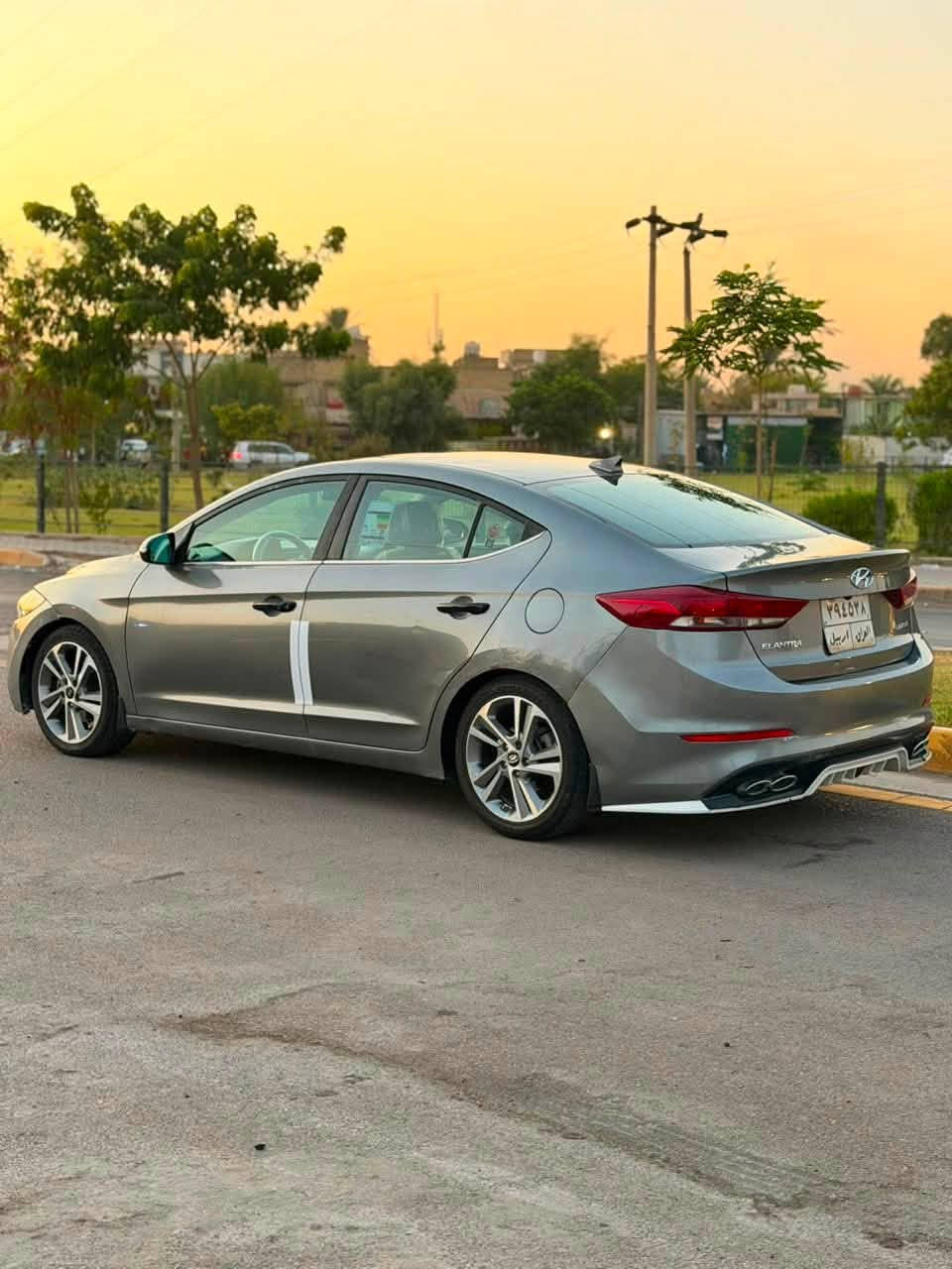 🚗 للبيع | هيونداي إلنترا Limited موديل 2017 وارد أمريكي 🇺🇸
حادثهة 3 قطع صبغ جاملغ وبنيد والباب سيارة نظيفة جداً وبحالة ممتازة، جاهزة للاستخدام بدون أي مصاريف.

المواصفات:
 الفئة: Limited (فل أوبشن) ناقل حركة أوتوماتيك محرك اقتصادي وقويشاشة لمس أصلية كاميرا خلفية تحكم بالمقود (ستيرن)مثبت سرعة
 بلوتوث – USB – AUX
تشغيل بالبصمة (Smart Key)
 جنوط ألمنيوم أصلية
 إنارة LED نهارية
منظومه زنون صدر مبدل كله جديد 
داخلية نظيفة جداً مع أغطية الحماية ما زالت موجودة

💰 السعر: (97$)
📍 الموقع: (بغداد حي التراث )
📞 للاستفسار: (***********)
