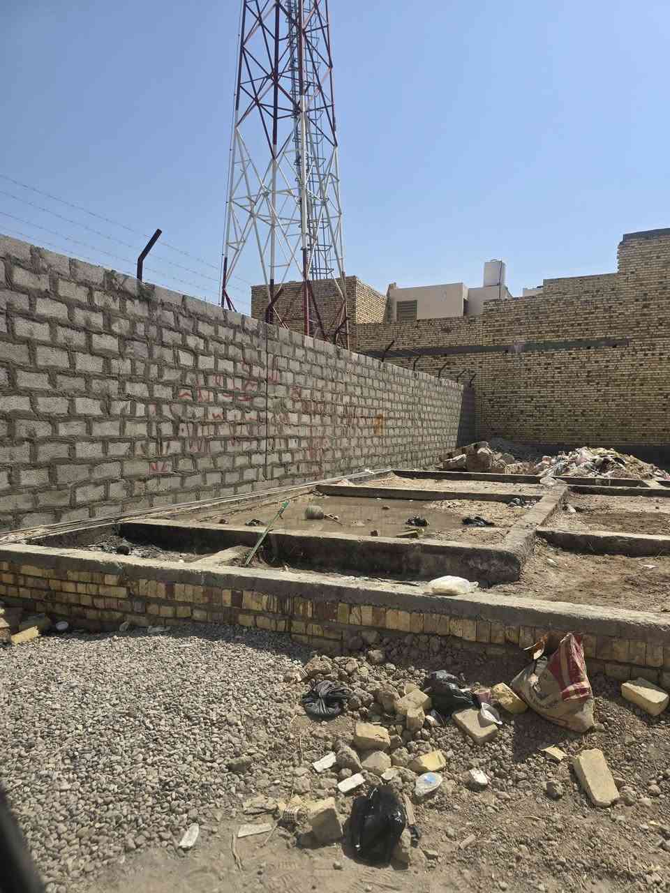 بتلو للبيع ١٢٠ متر ركن اباب المعهد او الفله مالت حجي حسن الثانيه الاربع سايدات حي الجمعيات ٣٥ وبي مجال للاستفسار الاتصال على ***********

نص مكتوب في الصور:
- Sim Slam . الآن
- متوفر بتلو ركن مساحه ١٢٠ م مقابيل باب الفله او المعهد
- بشارع الشبكه الجديده جاهز وكامل مدفون ومحدول
- وصونده مي مطلعله وربطة مجاري مطلعله تعال وابني
- كبل سعره ٣٦ مليون
- ٠٧٧٦٦٣٣٩٩٣