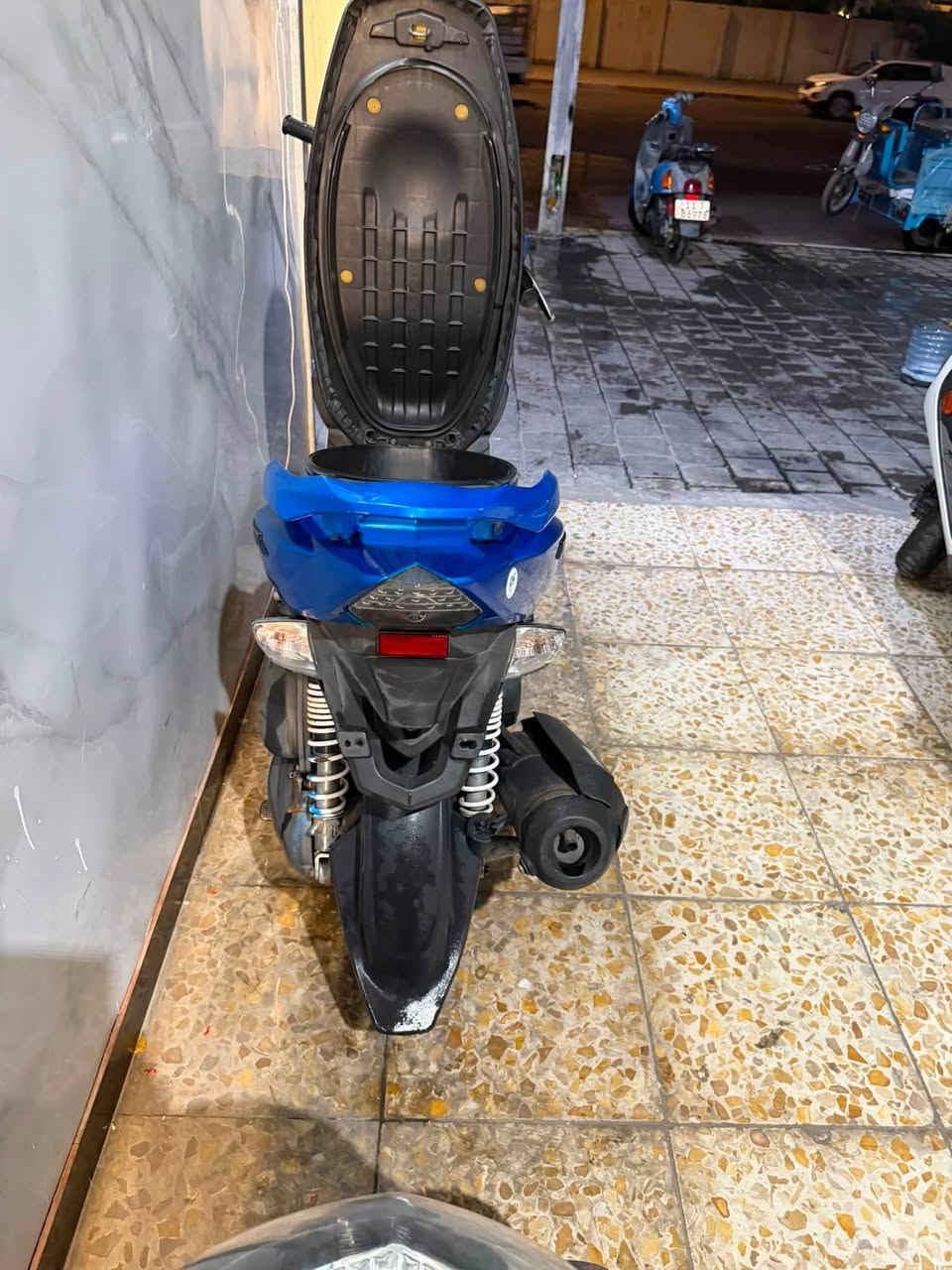 معرض الواثق لتجارة الدراجات النارية 
متوفر ياماها جي تي ار 
الون ازرك مكفولة وجاهزة على اخر حباية 
بيع بلنقد والتقسيط المريح لحاملي ماستر كارت الرافدين 
بقسط شهري 
116 الف فقط 
العنوان بغداد شارع فلسطين الضلال 
***********
***********
