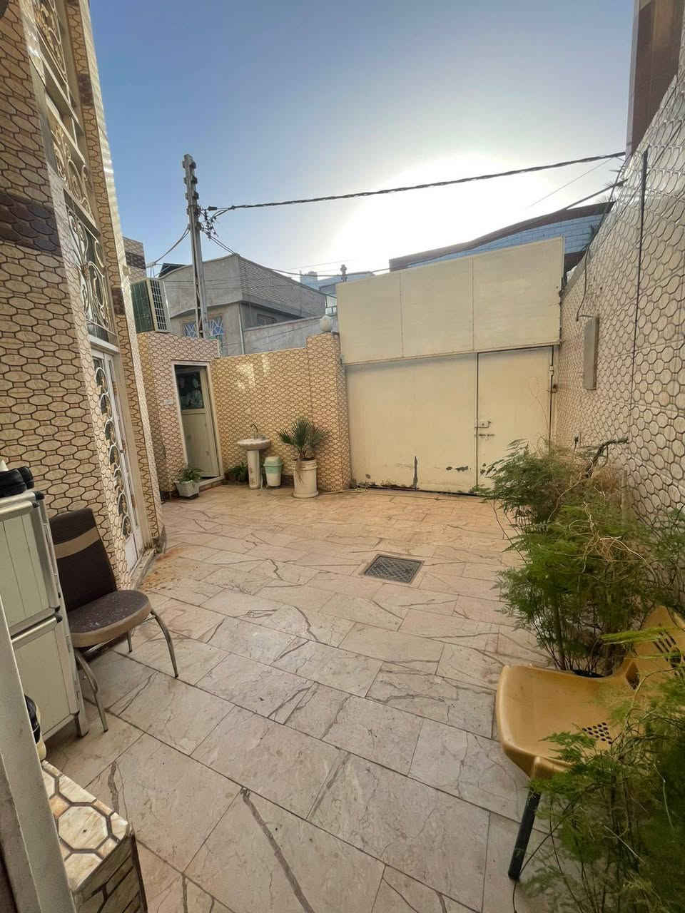 بيت بالسلام بافضل منطقة شوف تفاصيل
للبيع بيت في النجف حي السلام منطقة التصنيع (المنطقة الذهبية) 
خلف شارع 60 مساحتة 150م طابقين صب كونكريت يحتوي على اربع غرف نوم ومطبخ وصالة وصحيات داخلية وخارجية وكراج بناء حلو الواجهة 7.5 والنزال 20 شارع 10 للاستفسار اكثر *********** علي شربة متوفر واتساب أو مراجعة مكتب وشركة حسنين شربة ملحق الروان مقابل فندق جنة العراق للعتبة الحسينية مجاور جم 313 والي يحب يعرض يمي خلي يدزلي التفاصيل على الواتساب وسيتم البيع باقرب وقت ان شاء الله والي يحب ينظم للكروب لمشاهدة جميع العروض السكنية والتجارية والاستثمارية هذا رابط الكروب 👇
https://www.facebook.com/groups/2787238878216039/?ref=share&mibextid=NSMWBT
