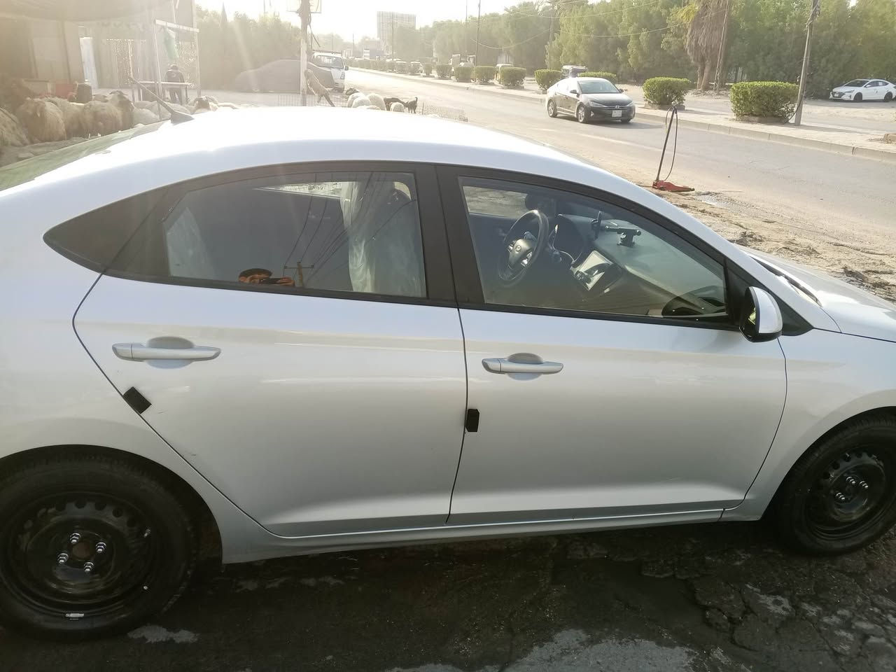 السياره هونداي اكسنت موديل 2022
سياره جاهزه من كلشي ونضيفه 
حادثها بسيط شبر بالبنيد فقط 
بدون ايرباك 
سياره نظام  اسبورت 
السياره معوقين باقيلها سنه 
السياره باسمي 
السعر ٩٣ وبيها مجال بسيط

***********
العنوان الدوره الصحه بغداد, العراق
