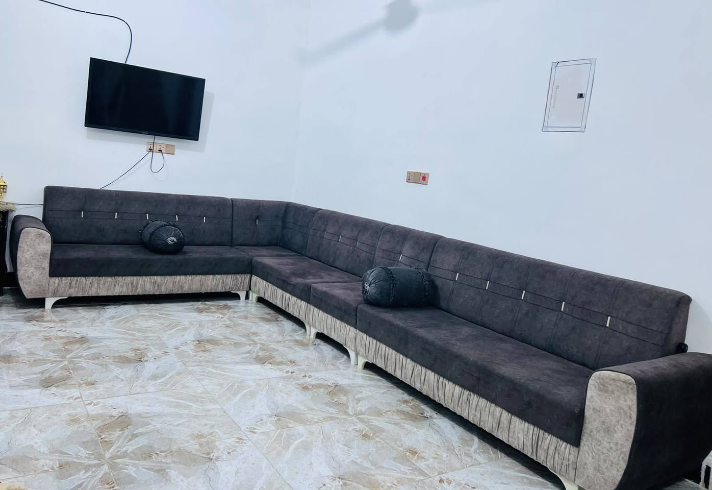 كنب • للبيع • بدون تفاصيل