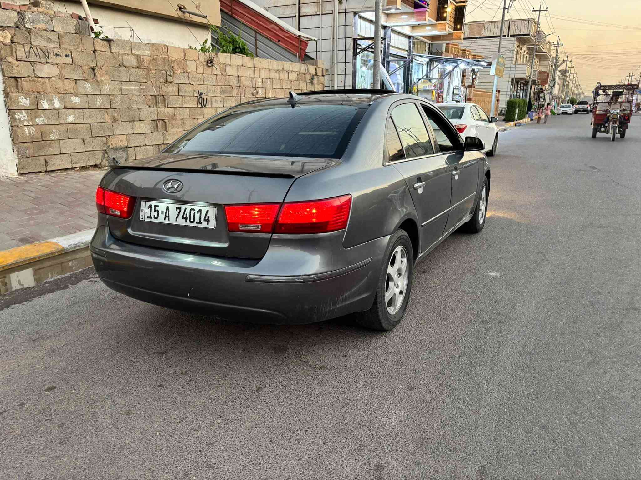 السلام عليكم
سوناتا للبيع 
موديل 2009وارد امريكي 
مصبوغه عام للجماليه 
محرك 2400دوش
مواصفات 
سلايد روف
كشن كهرباء 
كشنات جلد 
تحكم ستيرن 
لايت زنون 
داخل صاج 
رقم انبار دولي 
السياره جاهزه من اي نقص كير محرك صدر تخم تاير كلها جاهزه 
السعر:93وبيها مجال 
العنوان الرمادي 
للاستفسار الاتصال على الرقم 
 ***********
