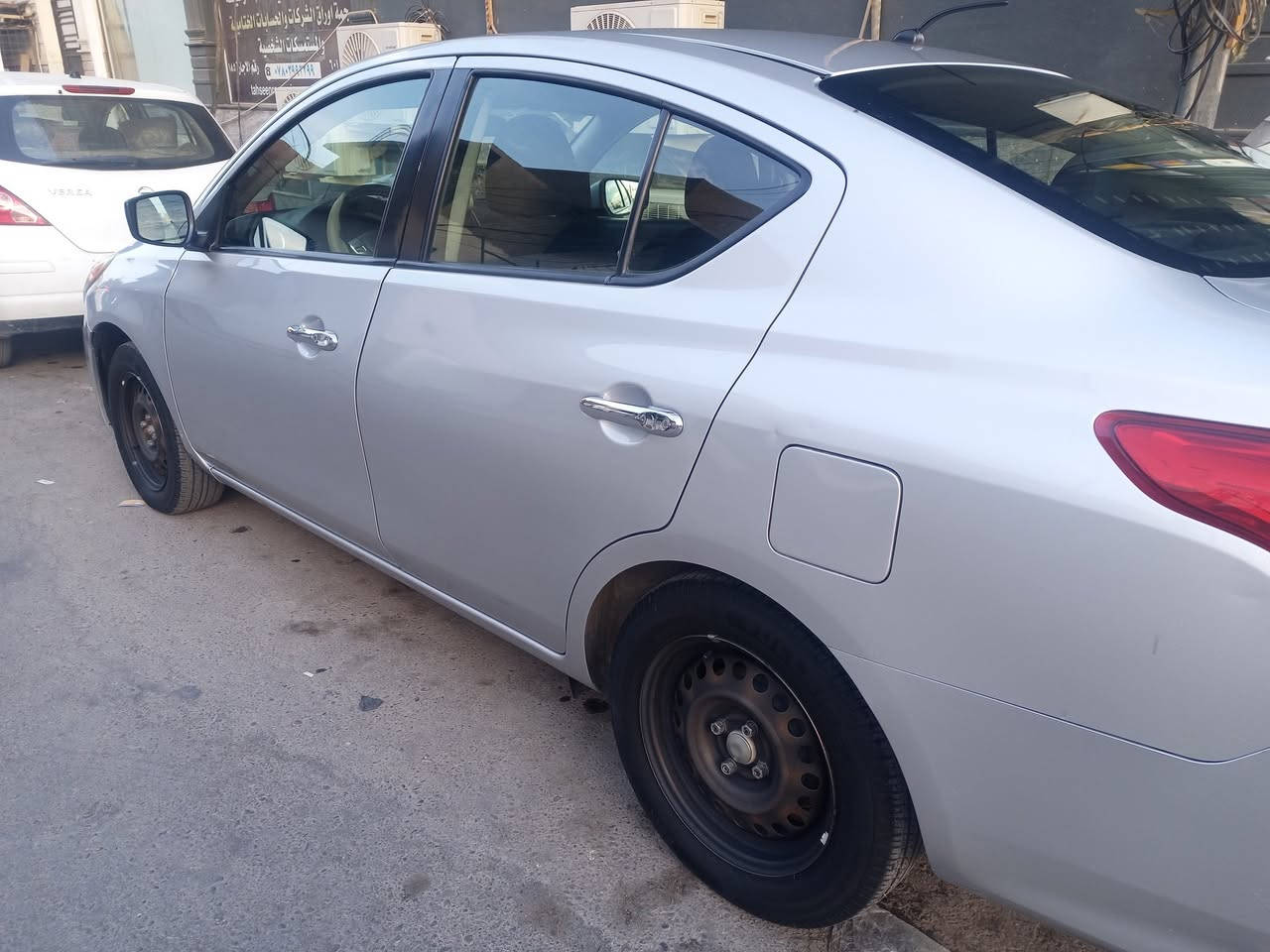 السلام عليكم
للبيع نيسان فيرسا SV موديل 2019
لون سلفر.. رقم واسط الجديد.. سنوية جديدة
ماشية 79000 ميل صور الحادث والسونار مرفقة بالمنشور.. 4 جام كهرباء.. تحكم مري جانبية كهرباء.. محرك 1600 دبل نوزل.. شاشة وكاميرا.. ايرباك عدد 6.. مانع انزلاق..كروس سرعة.. يدات نيكل داخل وخارج.. باتري جديد.. حدادية نظيفة.. تخم تاير جديد.. تبريد ثلج.
اي استفسار التواصل ع الخاص او رقم الهاتف (اتصال او واتساب) ***********
السيارة معروضة ب98 وبيها مجال بسيط
العنوان: واسط / كوت / الهورة
