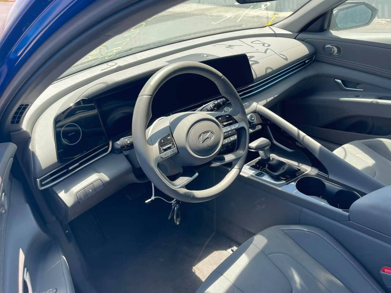 🚘 Hyundai Elantra 2025 SEL Convenience 🇺🇸 دخول جديد ضررها سرقه ٣ قطع 
🔹سعرها 145$
📍 السيارة جاهزة مكانها ديوانيه 
للاتصال ***********
