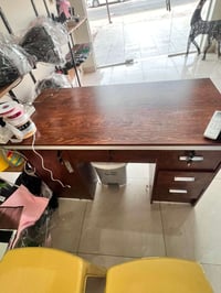 ميز للبيع العرض 120 النزال 60 السعر 125  العنوان بغداد حي الجامعة  078...