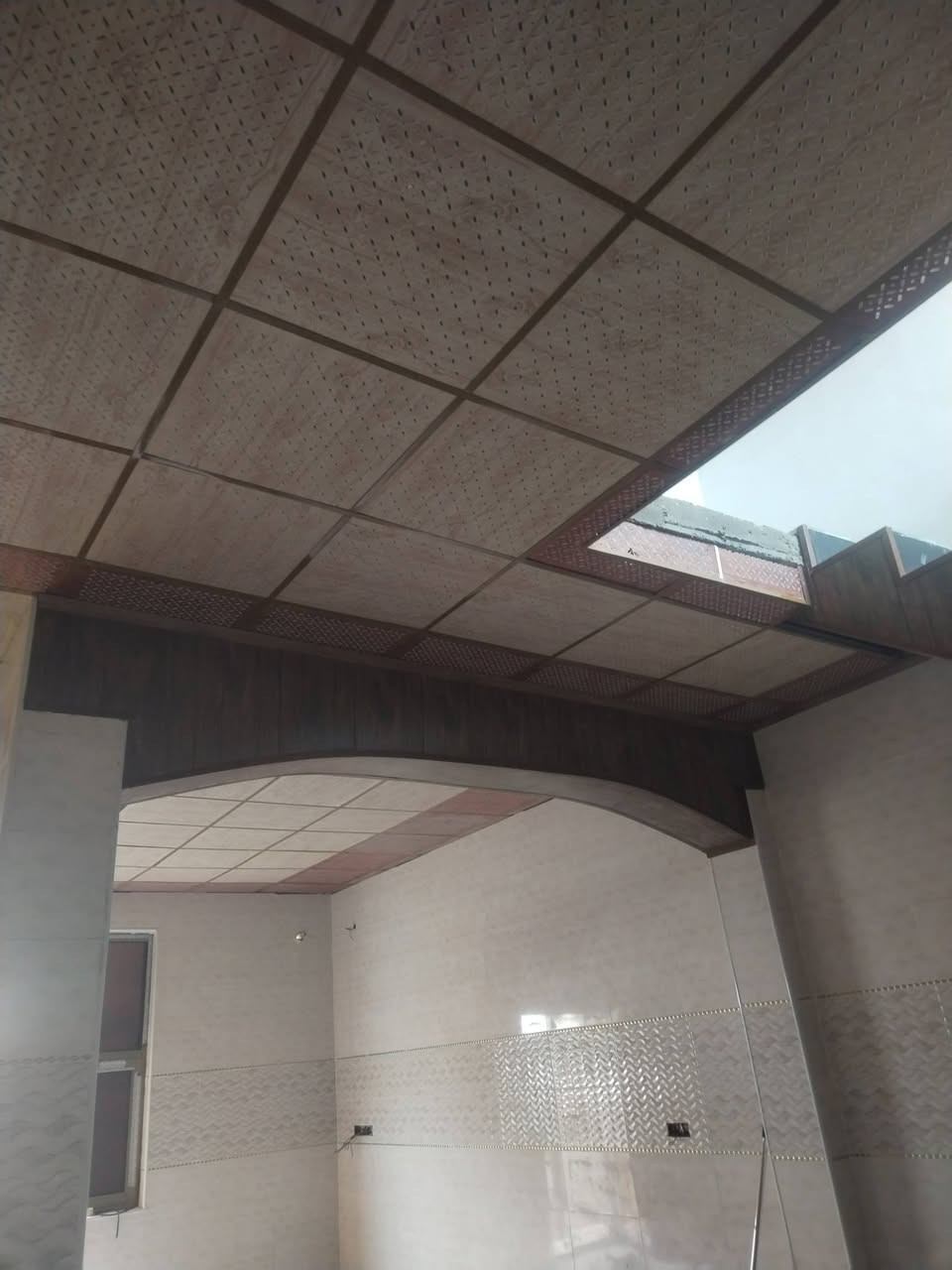 سقوف • تغليف جدران • درجة اولى