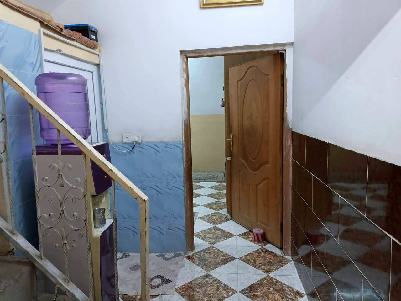 دار للبيع  طابو   
مساحه 100متر   طابق ونص 
درج داخلي   قاط الثاني بيتونه  وغرفه منام  
موقع حي العسكري 
 قرب من مدرسه بغد كول  
السعر 72 مليون  مع مجال بسيط
للاستفسار***********
