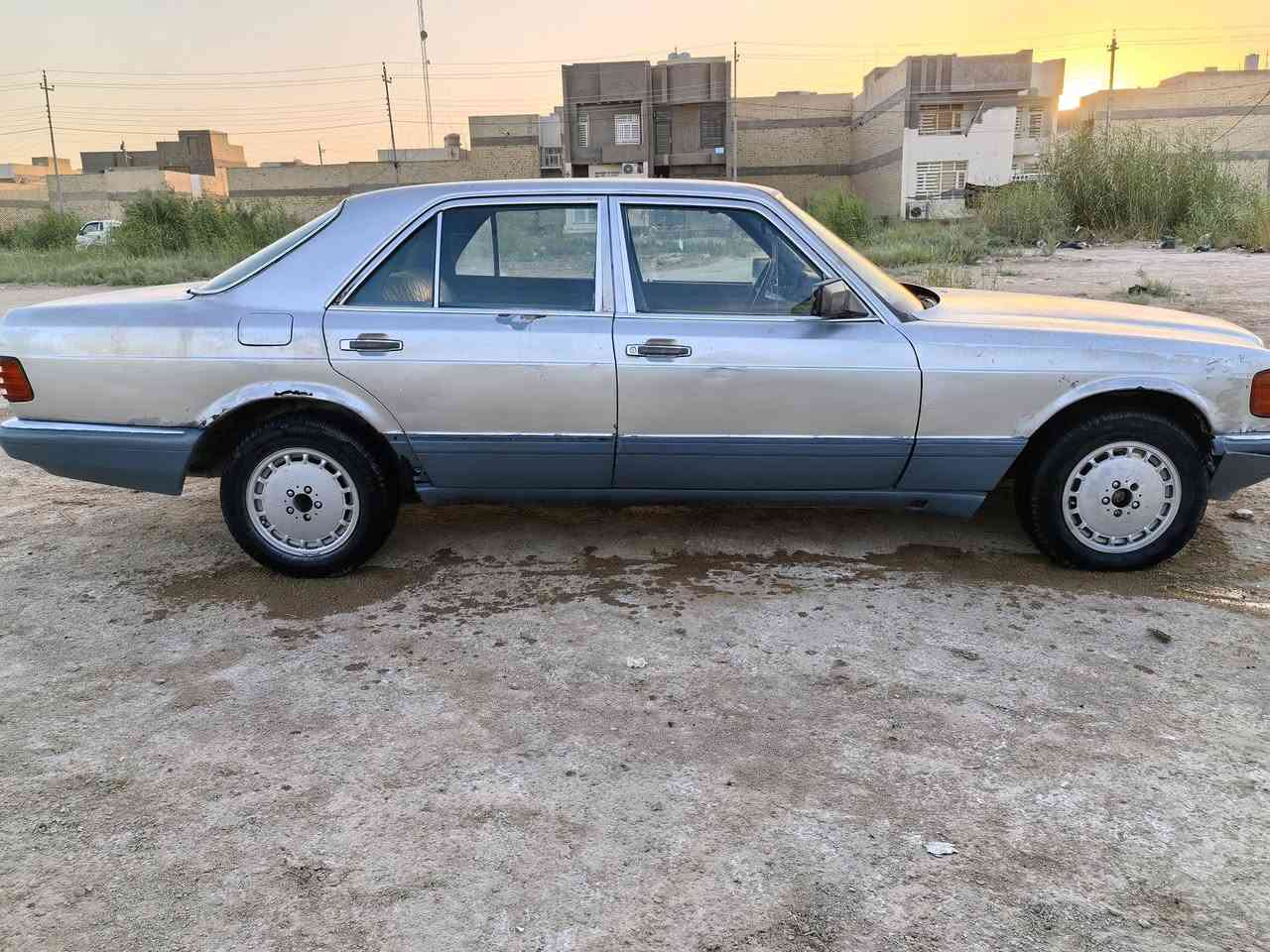 ا🇩🇪 مرسيدس رئاسي 🇩🇪
 السعر 25 روقه قفل  موديل 1⃣9⃣8️⃣7️⃣ 
محرك وكير بلادي 300 عنكبوت جديد 100٪ 🕸️🕷️ ✅
تخم تاير جديد  + تخم ويل مميز بلادي 🥇⭐
كهربائيات شغاله + لايت شغال عالي ناصي  🔦
تحويل ثاني يوم مشروع وطني  🚥♻️✅ 
قواعد سليمه ✅ 
سيارة حلوة بلاديه بدون ضربه وسعرها مناسب شرط تطلع ترايل وين ميعجبك 

العنوان النجف حي النداء 
*********** الشراي يتصل فقط ❤️

