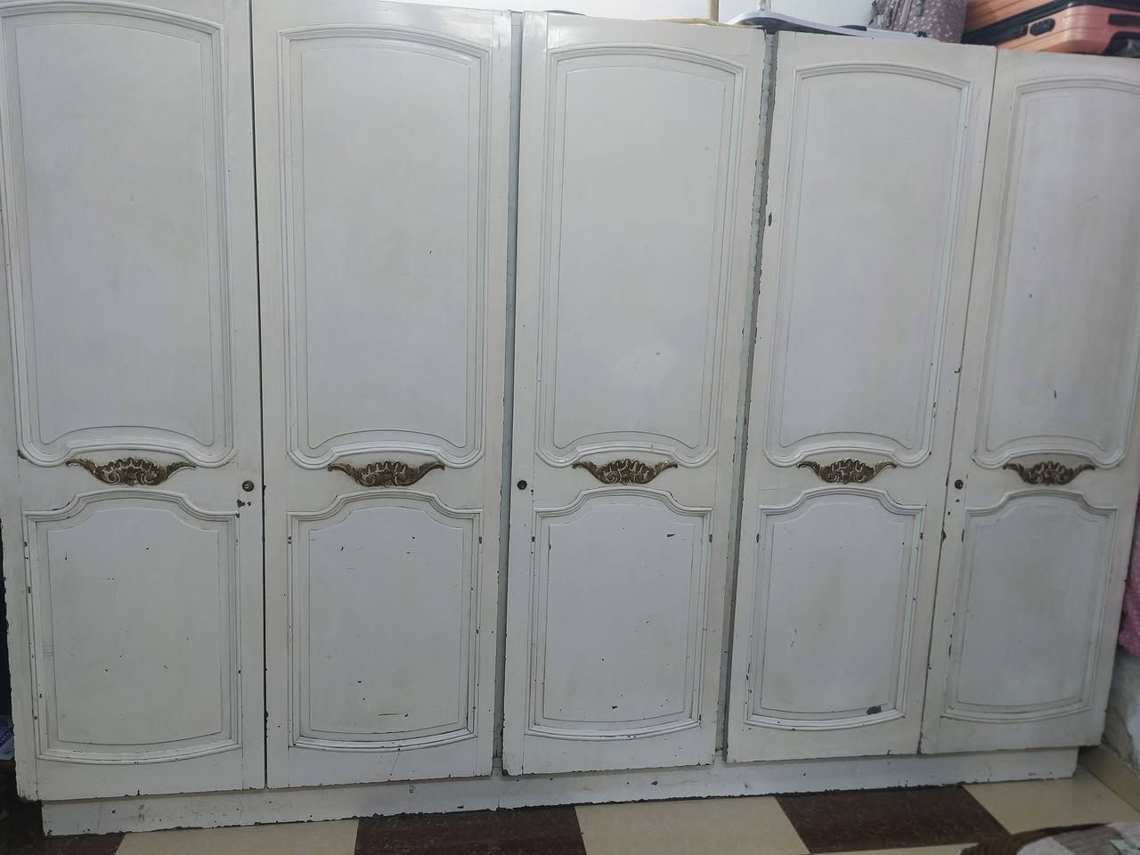 السلام عليكم 
كنتور خمسة ابواب صاج للبيع ، السعر : 250 ألف 
الموقع📍  حي الصحة شارع 20 
الرقم  ***********
