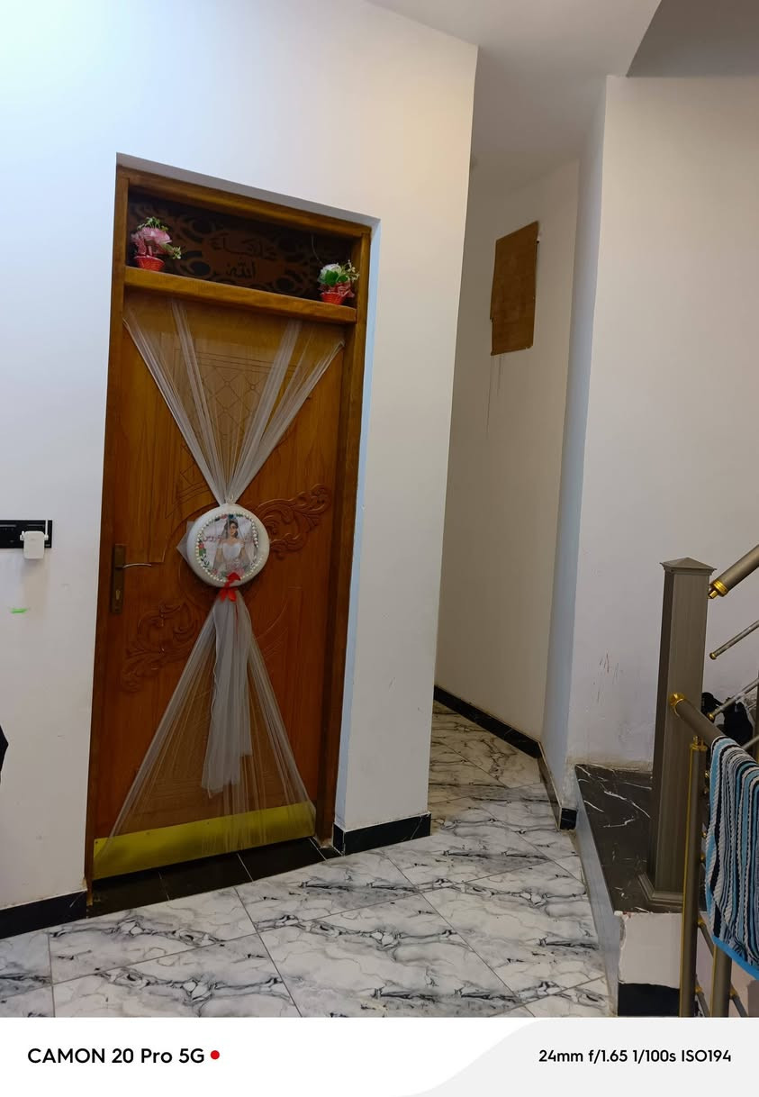 البيت للبيع مساحه 150 بي اربع غرف وصحيات اربعه واستقبال وصالتين  الموقع الرفاعي منطقه حي العمال يم قطاع الصحي الاستفسار ***********

