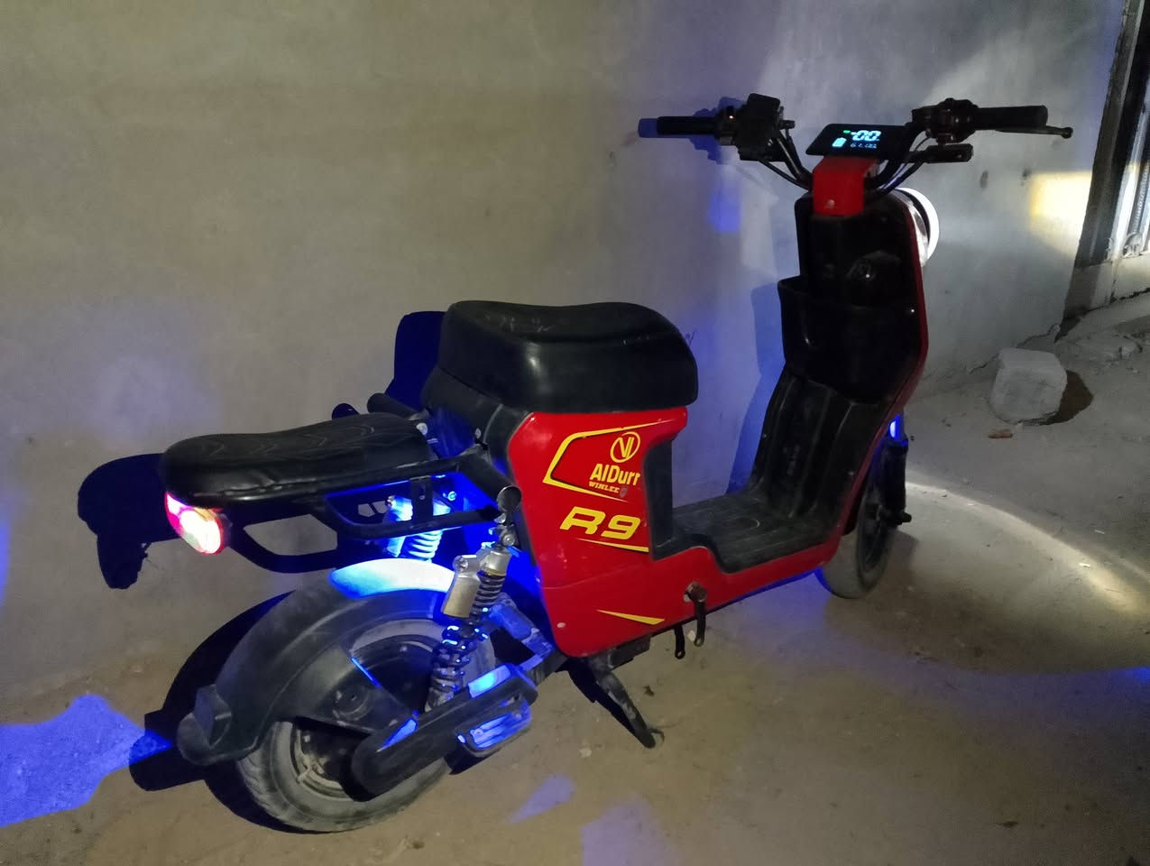سلام عليكم R9 مديل 2025 للبيع بطاريات نص عمر مكاني بصره زبير السعر 300 او بيه مجال اتصل عل رقم امكلف بالنشر ***********
