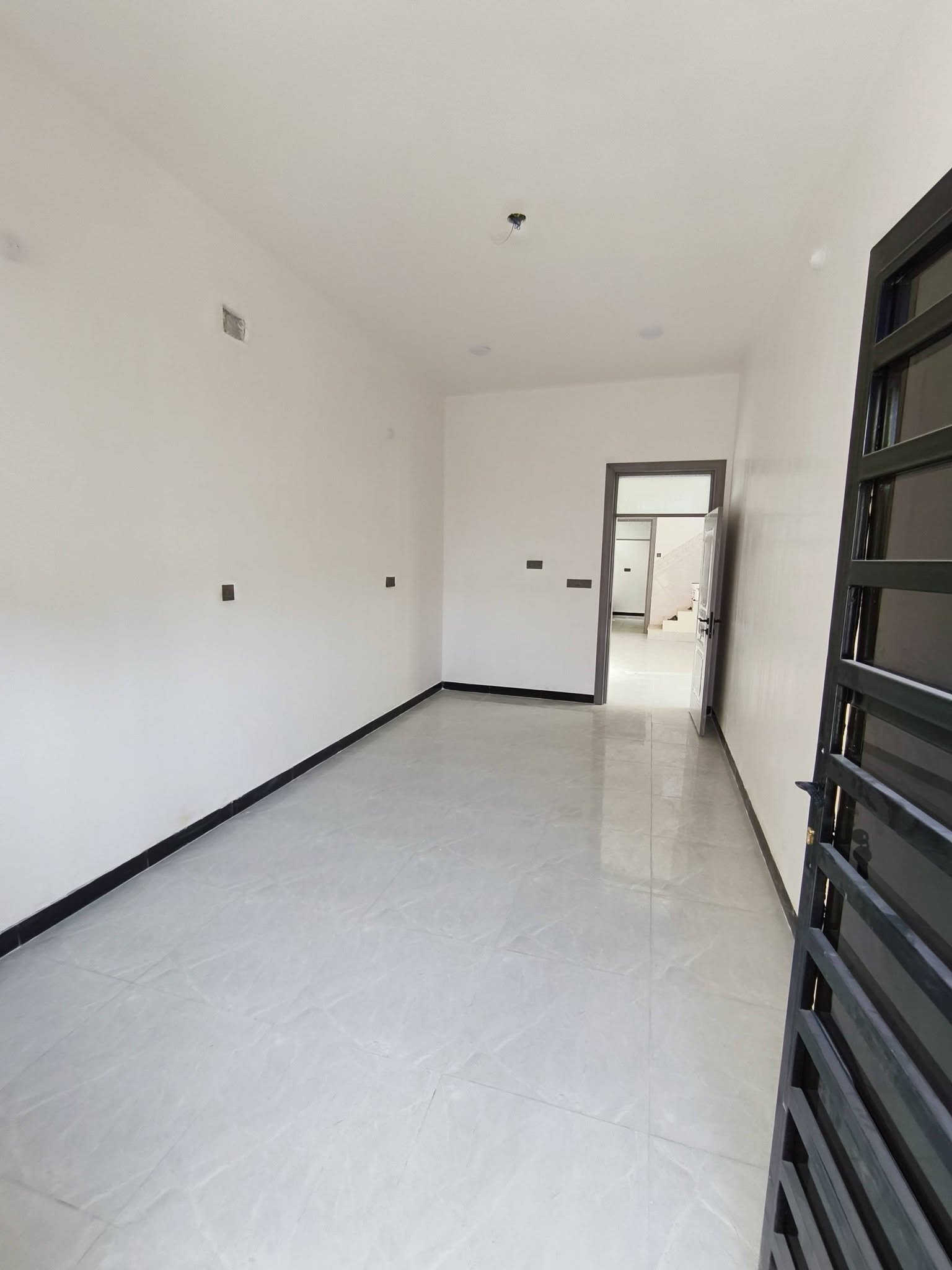 [[بسم الله الرحمن الرحيم]]
    🏡     🏘      🏚 

#يوجد_مشتمل_للبيع 

#العنوان  الفلوجة 
#المنطقة حي الشهداء // مقاطعة 19 الف خلف مجمع البرديني
 

✅المساحة : 125م
⬆️ الوجة : 6 وربع م
🏞️النزال : 20م
 
مكون من
غرفة 1
استقبال 
صالة 
مناور 2
مطبخ
صحيات
الارضية سيراميك
الجدران سيراميك 

                       #بناء 🧱 : طابوك
      
       #شارع 🏞️⬆️⬆️ : 10م

  #السعر_محدد_من_قبل_البائع 
        
    ⚖️⚖️   نوع الملك : طابو صرف تحويل مباشر 🏙 

        #السعر 💰💸: 84 مليون وبي مجال

__________________________________

للأستفسار⛔🖲️ : مراجعة 
🥇#مكتب_الرافدين_للعقار 🥇
العنوان شارع المنجزات تقاطع جامع التقوئ مجاور محطة نمبر وان المركزية لغسيل السيارات 🚗🚖
__________________________________

#ملاحظة//📋📑 اذا لديك عقار تريد تعرضة للبيع او تريد تشتري عقار قم بمراسلة الصفحة او اتصال على لارقام الموجودة+ واتساب
            
         #للأتصال_او_واتساب 📞  ***********
         #للأتصال_كورك.   📞.      ‏‪***********‬‏

#بيع_وشراء_الدور_السكنية_والزراعية_العقارات_في_مدينة_الفلوجة #مكتب_الرافدين_للعقار_بيع_وشراء_العقارات_بسعر_مناسب
@#عقارات_الانبار_الفلوجة
