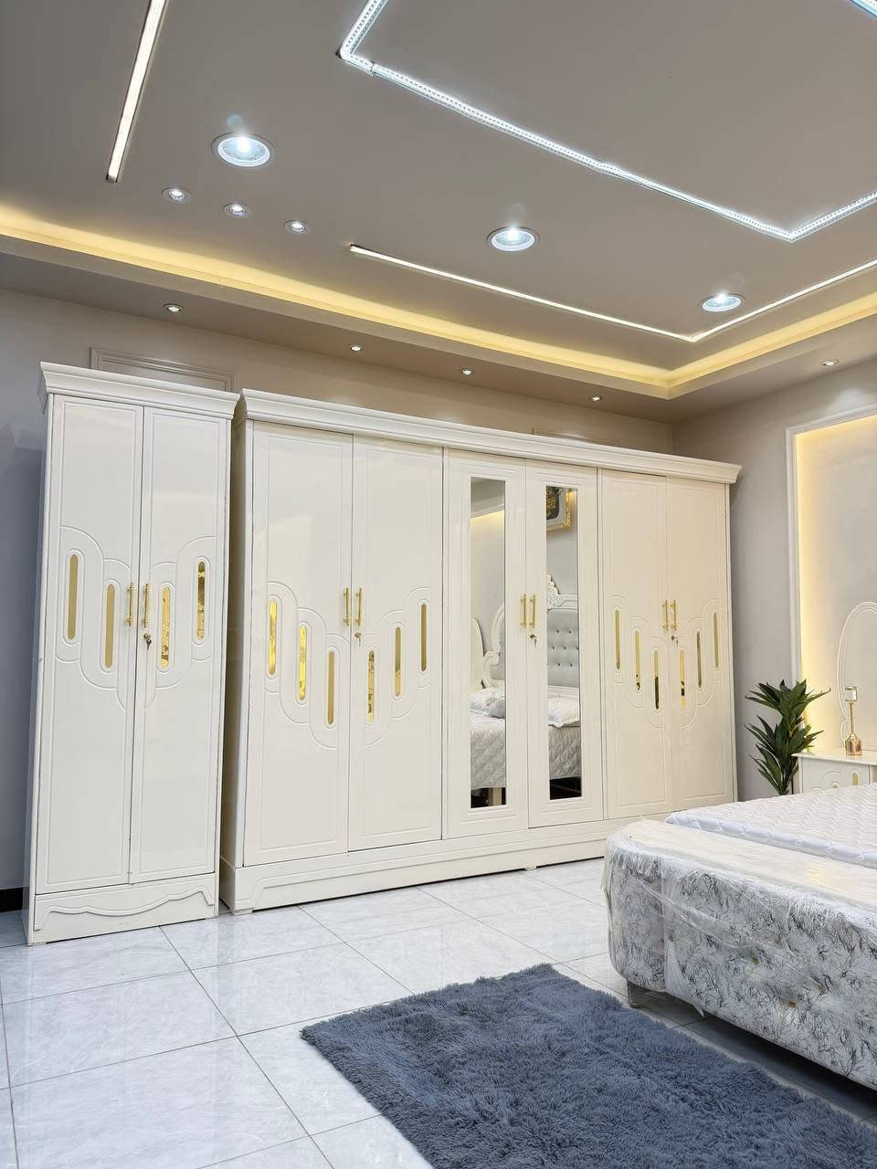مليون  فقط😍
غرف نجاره عراقيه 💯💯
تتكون من 8  قطع 
عرض الكنتور 3 و20سم
ارتفاع الكنتور 2 و20سم
السرير بلوك ٦ ارجل
طول السرير 200 سم 
عرض السرير 160 سم 
الضهر براغي
الشازلون 50 الف
للتواصل***********

