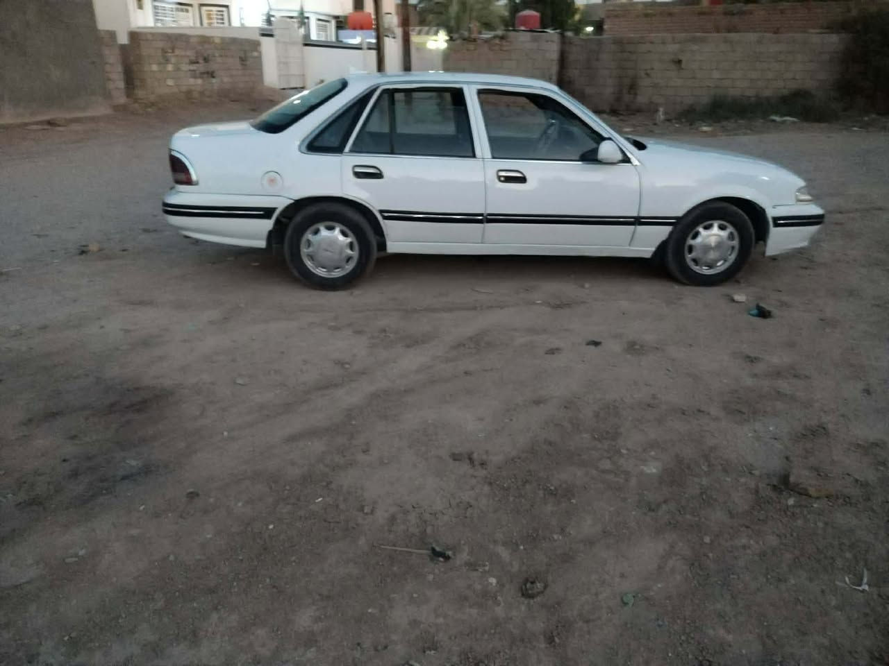 السلام عليكم برنس للبيع رقم بابل م 95 دولي سنويه جديدة مكينه مفتوح وكير اوتو مكفولات حداديه وتخم تاير جديد سياره جاهزة شرط التحويل والتراي السعر 26 وبيه مجال المكان بابل الطليعه للاتصال ***********
