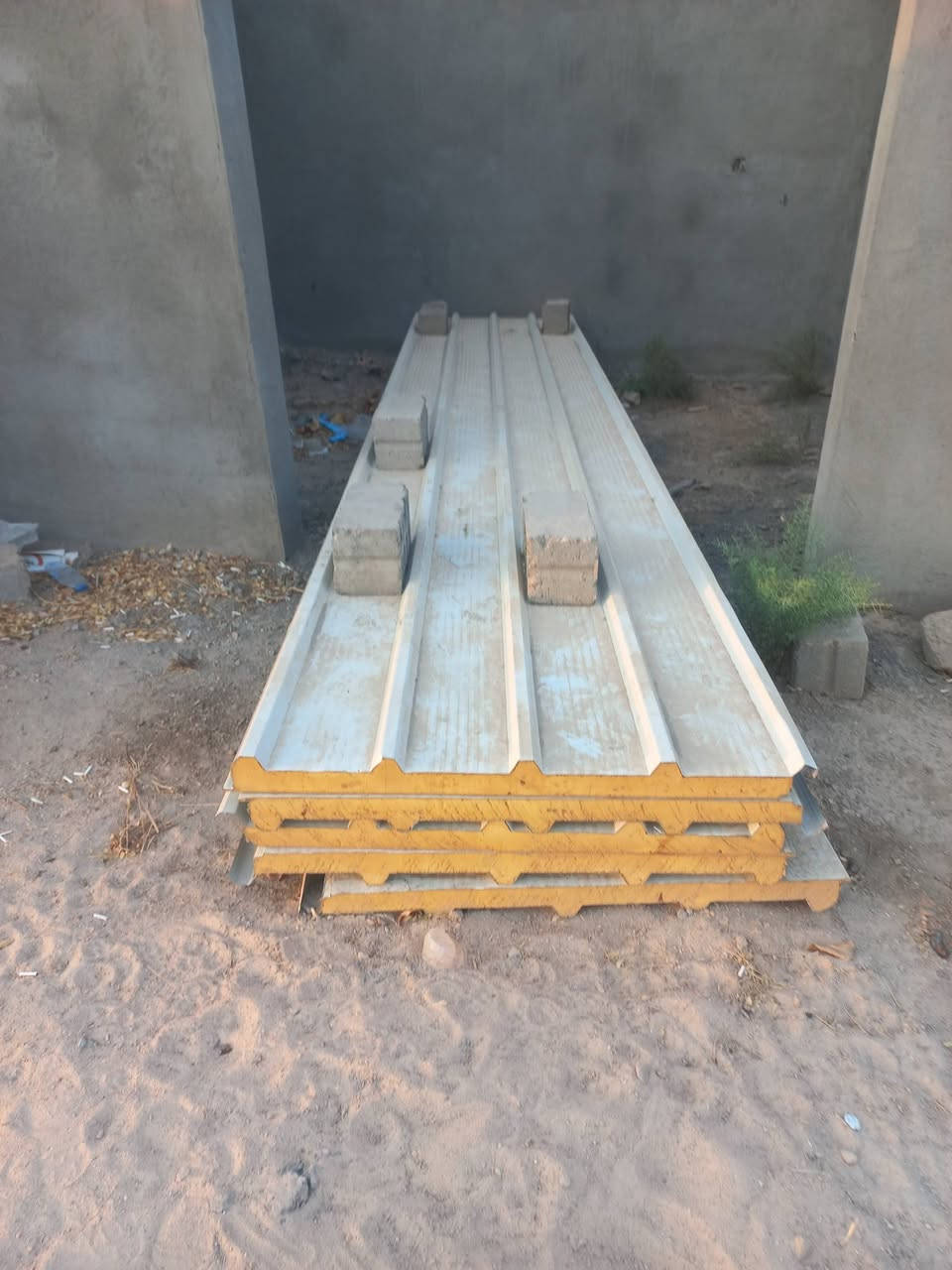 سندويج
جديد غير مستخدم
عدد 5 طول 4 متر
***********
