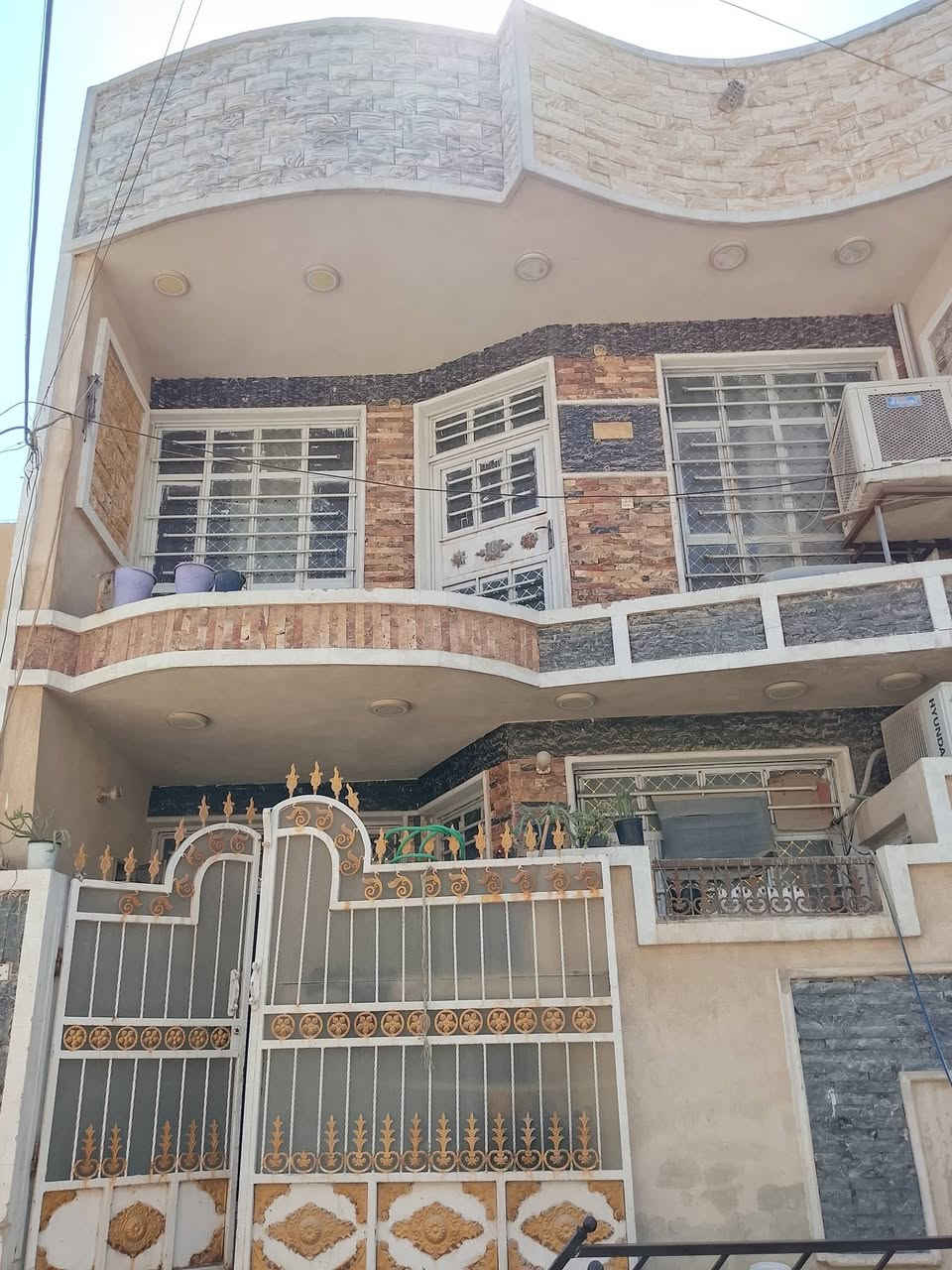 دار للبيع
المساحه 100يحتوي على 3طوابق 6غرف نوم 3 صحيات استقبال 
الموقع/سبع ابكار خلف جامع الحجيه
للاتصال/***********
