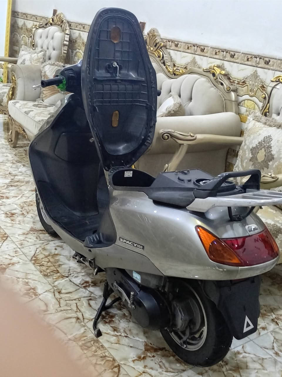 سلام عليكم دراجه سبيسي للبيع
كهربائيات كلها شغاله مفتوحه مرا وحده دراجه نضيفه
ستفسار ***********
