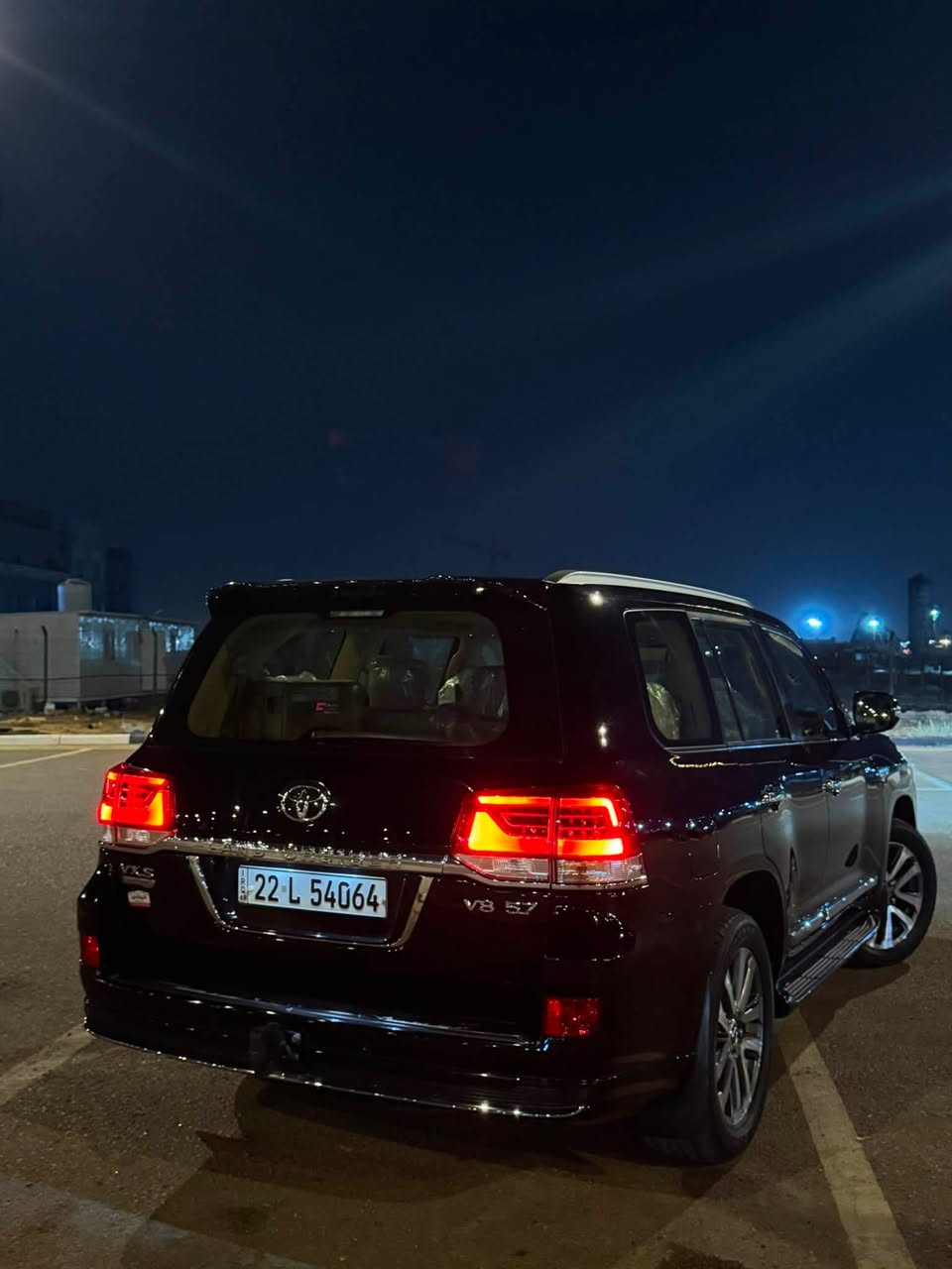 لاند كروز VX.S موديل 2019
السياره ماشيه 113,000KM 
السياره كلين تايتل

رقم التواصل ***********

VX-S

* فتحة سقف

* جلد

* تبريد وتسخين المقاعد الأمامية

* مقاعد كهربائية + ذاكرة

* تشغيل عن بُعد

* دخول ذكي + بصمة تشغيل

* كاميرا خلفية

* حساسات أمامية وخلفية

* شاشة وملاحة

* شاشات ترفيه خلفية

* ثلاجة/كول بوكس بالكونسول

* تحكم مناخي أوتوماتيك أمامي وخلفي

* مثبت سرعة

* Crawl Control

* Multi-Terrain Select

* VSC وABS وEBD وHAC

* 8 وسائد هوائية

* إضاءة LED

* باب خلفي كهربائي 

    لمحرك: V8 بنزين 5.7 لتر

* القوة: حوالي 362 حصان

* العزم: 530 نيوتن.م

* القير: أوتوماتيك 8 سرعات

* الدفع: رباعي 4WD

* 0–100: تقريباً 7 ثواني

* السرعة القصوى: حوالي 220 كم/س

* خزان الوقود: 138 لتر

* المقاعد: 8

* الجنوط: 20 إنچ

* استهلاك الوقود المعلن: حوالي 15.7 لتر/100 ك
