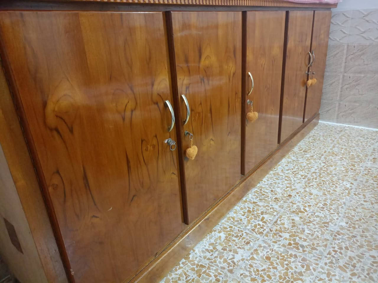 منامية للبيع
الطول : 3 أمتار / الارتفاع : 120 سم / العرض : 55 سم
السعر : 250

رقم الهاتف : ***********
