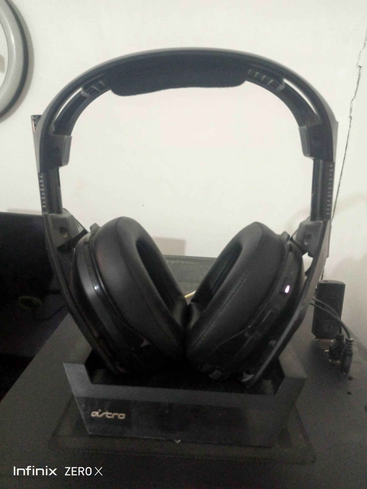 قطع براندات كيمنك قويه للبيع كلمن وسعره سبب البيع اريد اسافر متوفر واتساب ***********.

نص مكتوب في الصور:
- Infinix ZERO X