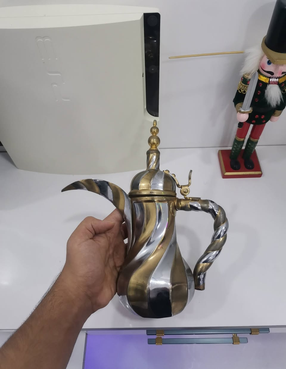 دله من ماركه السيف صناعه كوريه موجود الختم مالها بل صوره دله جداً نضيفه سعر 50 وبيها مجال للشراي اي استفسار *********** واتساب.
