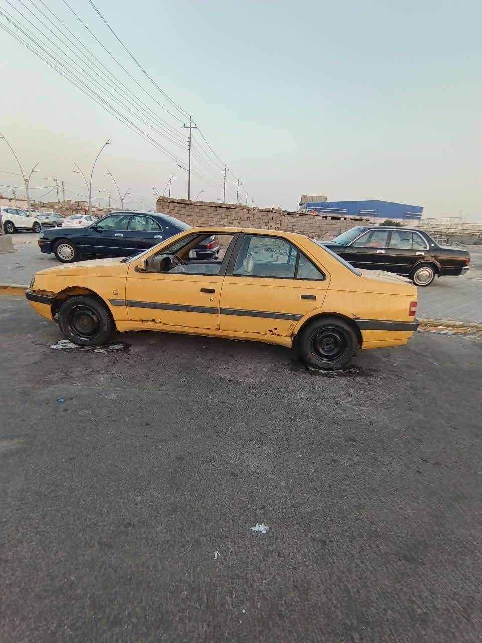 سلام عليكم للبيع بيجو 405 2016حداده جديده كير جديد مكينه جديده تبريد ثلج السعر 27بيه مجال باقي التفاصيل اتصل ***********
