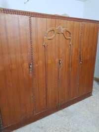 للبيع • الشعب • خزائن