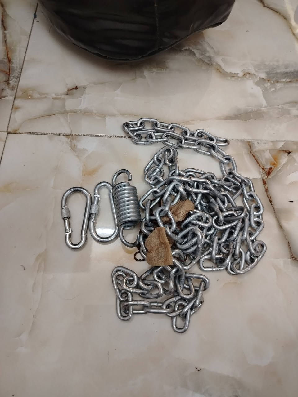كيس ملاكمه مع كامل ملاحقات والسعر 130 وبي مجال المكان كركوك نهايه شارع القدس
